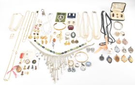 COLLECTION OF VINTAGE COSTUME JEWELLERY