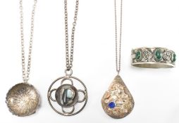 ASSORTMENT OF MODERINST JEWELLERY INCLUDING J HULL