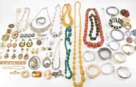 LARGE COLLECTION OF VINTAGE COSTUME JEWELLERY