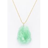 18CT GOLD & JADE PENDNAT NECKLACE