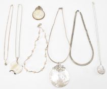 ASSORTMENT OF SILVER SHELL & MOTHER OF PEARL PENDANT CHAIN NECKLACES