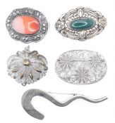 FIVE SILVER BROOCHES TO INCLUDE STONE SET EXAMPLES & FILIGREE