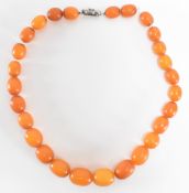 20TH CENTURY AMBER BEAD NECKLACE