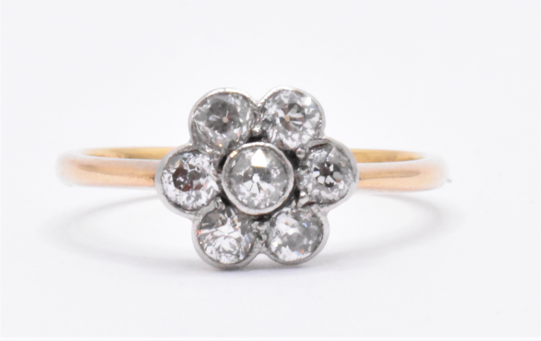 18CT GOLD & DIAMOMD FLOWER HEAD CLUSTER RING