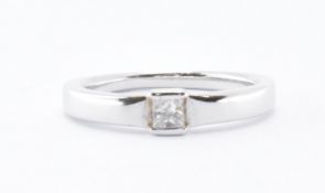 18CT WHITE GOLD & PRINCESS CUT DIAMOND RING