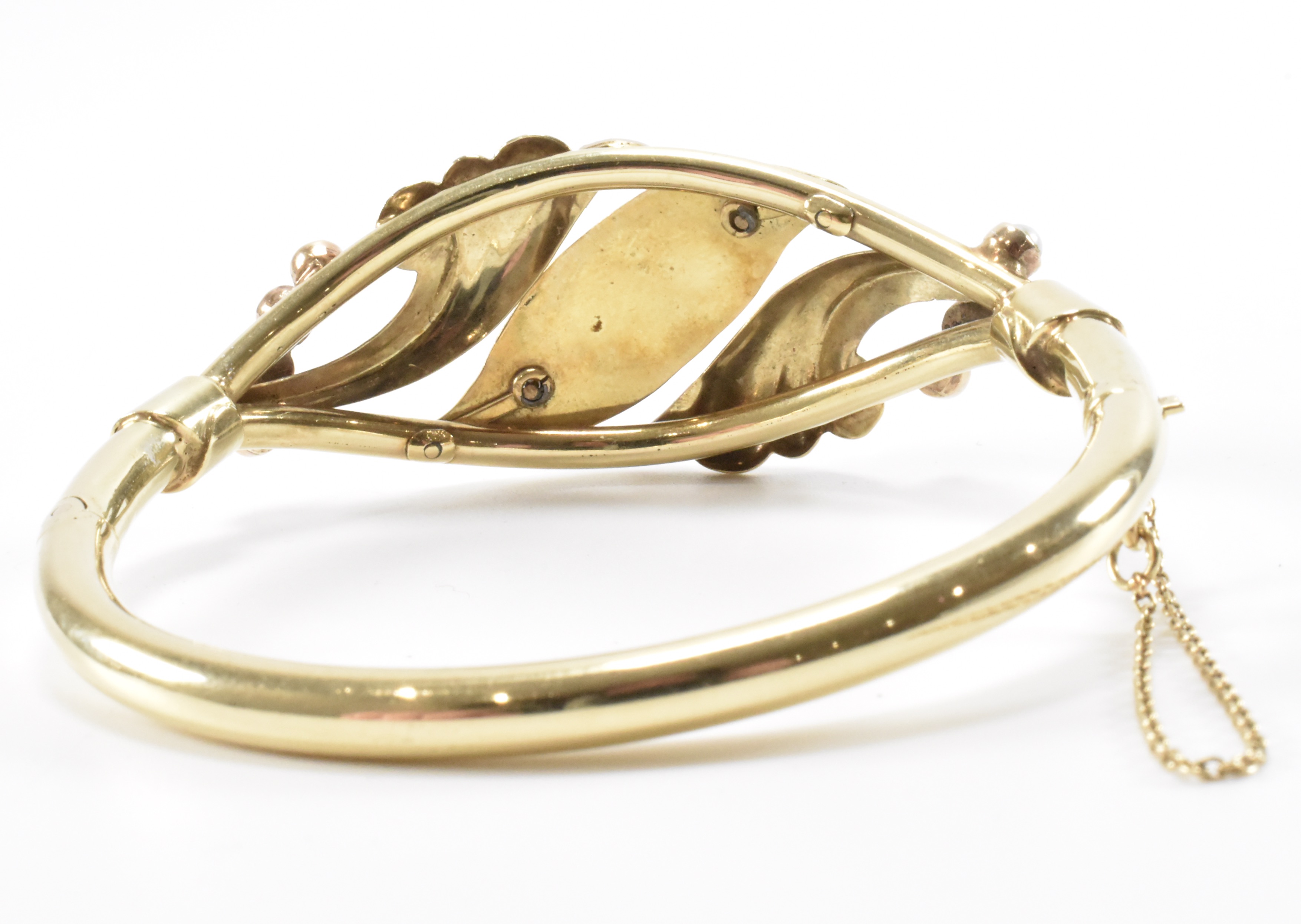 14CT GOLD DIAMOND ENAMEL AND HALF PEARL BANGLE - Image 3 of 4