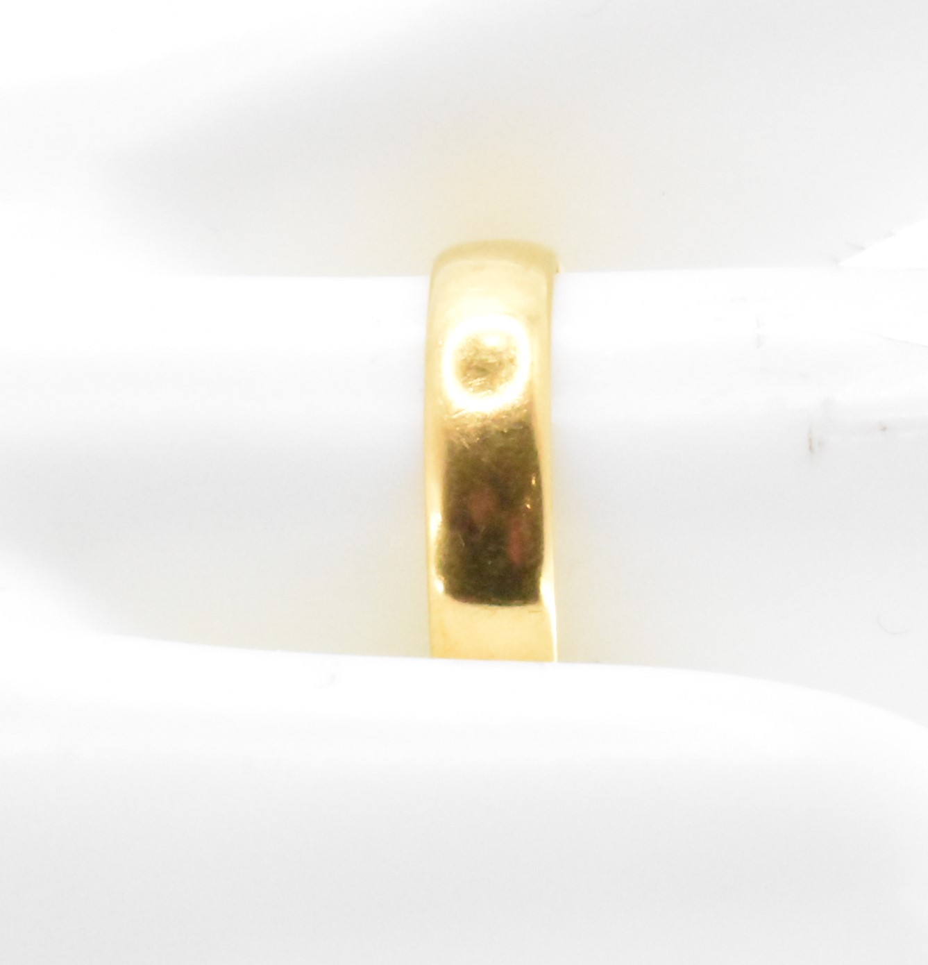 HALLMARKED 22CT GOLD BAND RING - Image 5 of 6