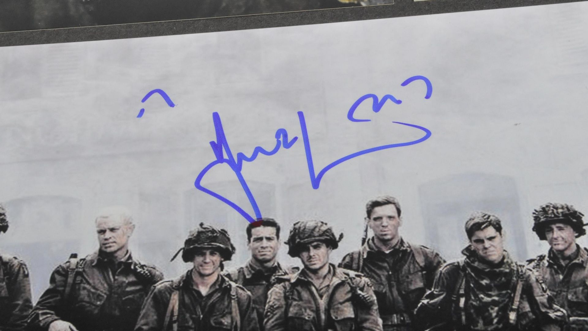 BAND OF BROTHERS - COLLECTION OF SIGNED 8X10" PHOTOGRAPHS - Bild 4 aus 4