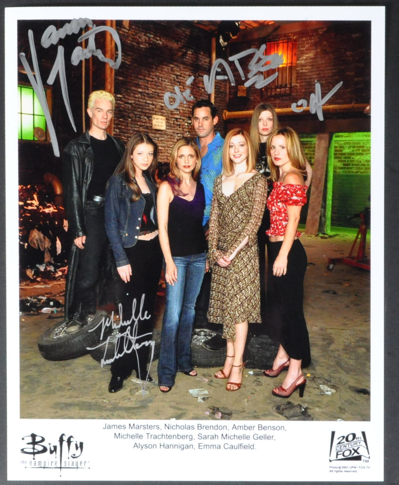 BUFFY THE VAMPIRE SLAYER - CAST SIGNED 8X10" PHOTOGRAPH