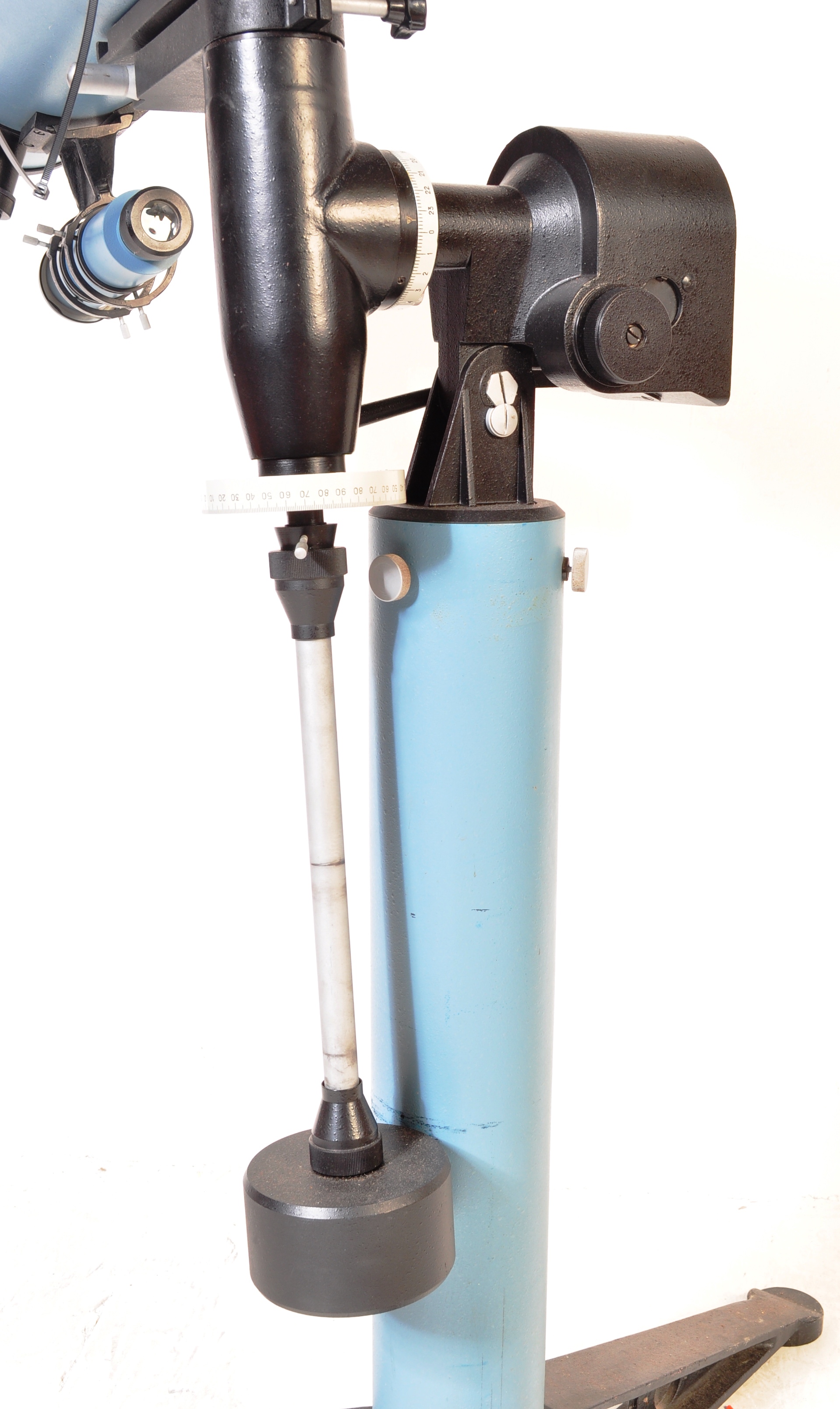 LATE 20TH CENTURY RUSSIAN ASTRONOMICAL TELESCOPE - Image 3 of 11