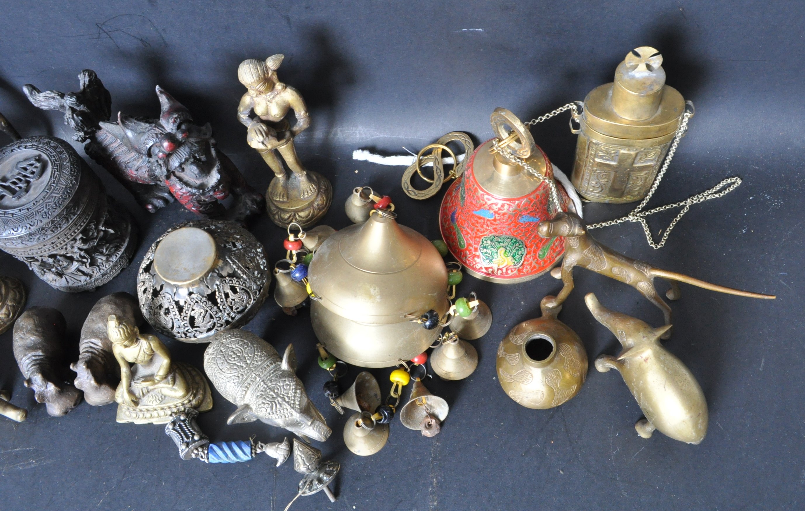 LARGE COLLECTION OF BRASS WARE AND HINDU FIGURINES - Image 4 of 9