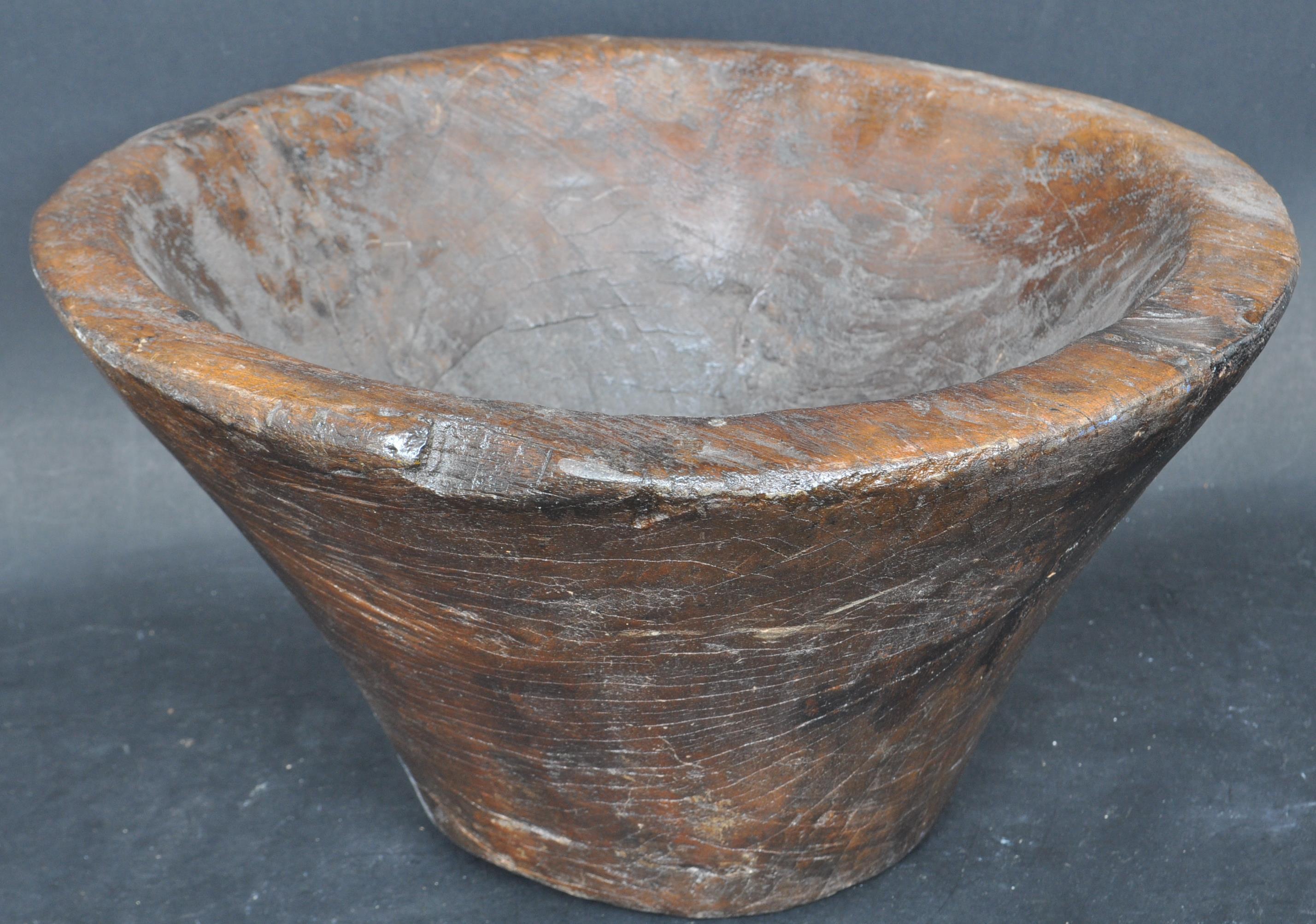 LARGE EARLY 20TH CENTURY CARVED WOODEN BOWL - Image 3 of 10