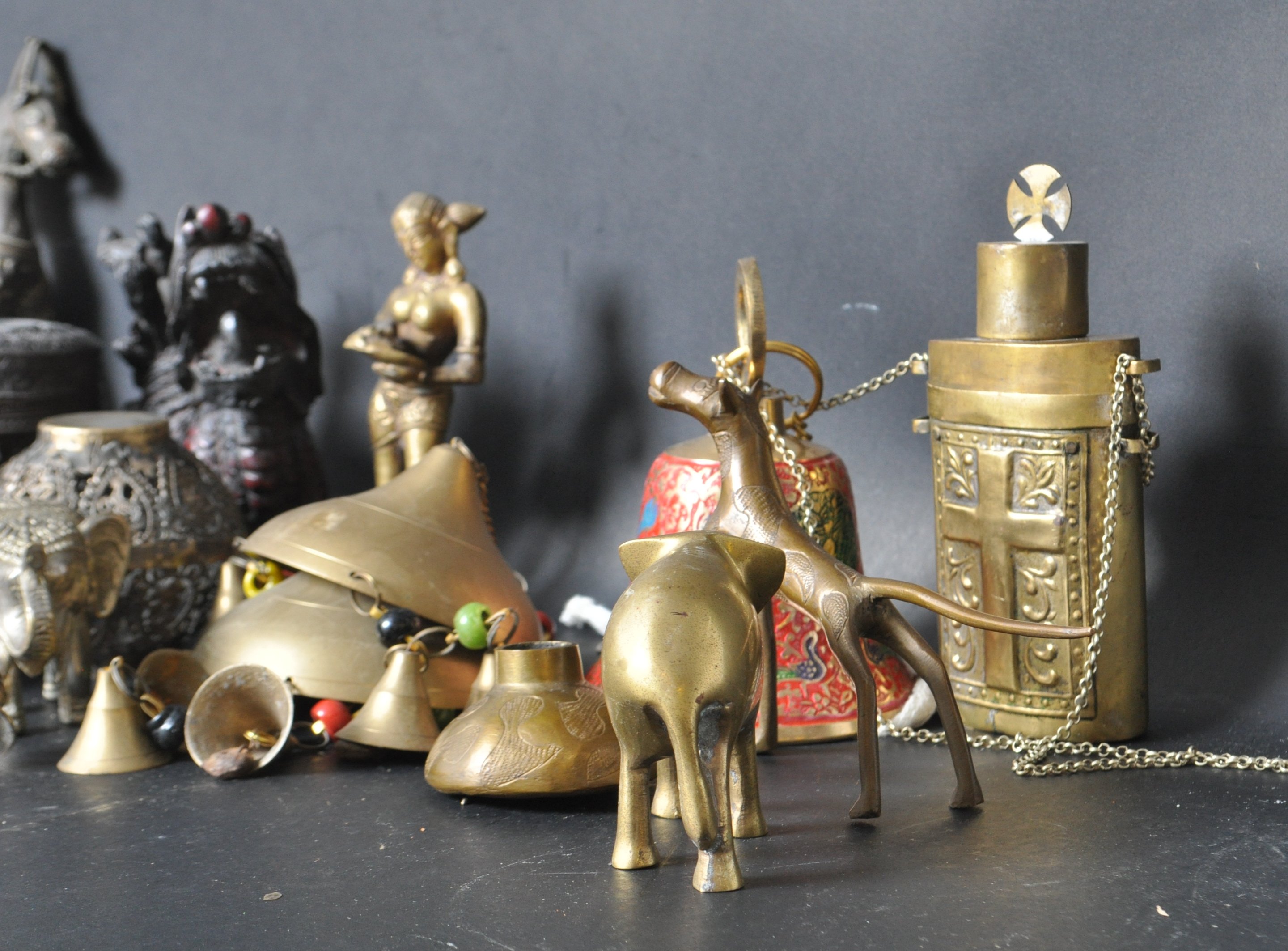 LARGE COLLECTION OF BRASS WARE AND HINDU FIGURINES - Image 5 of 9
