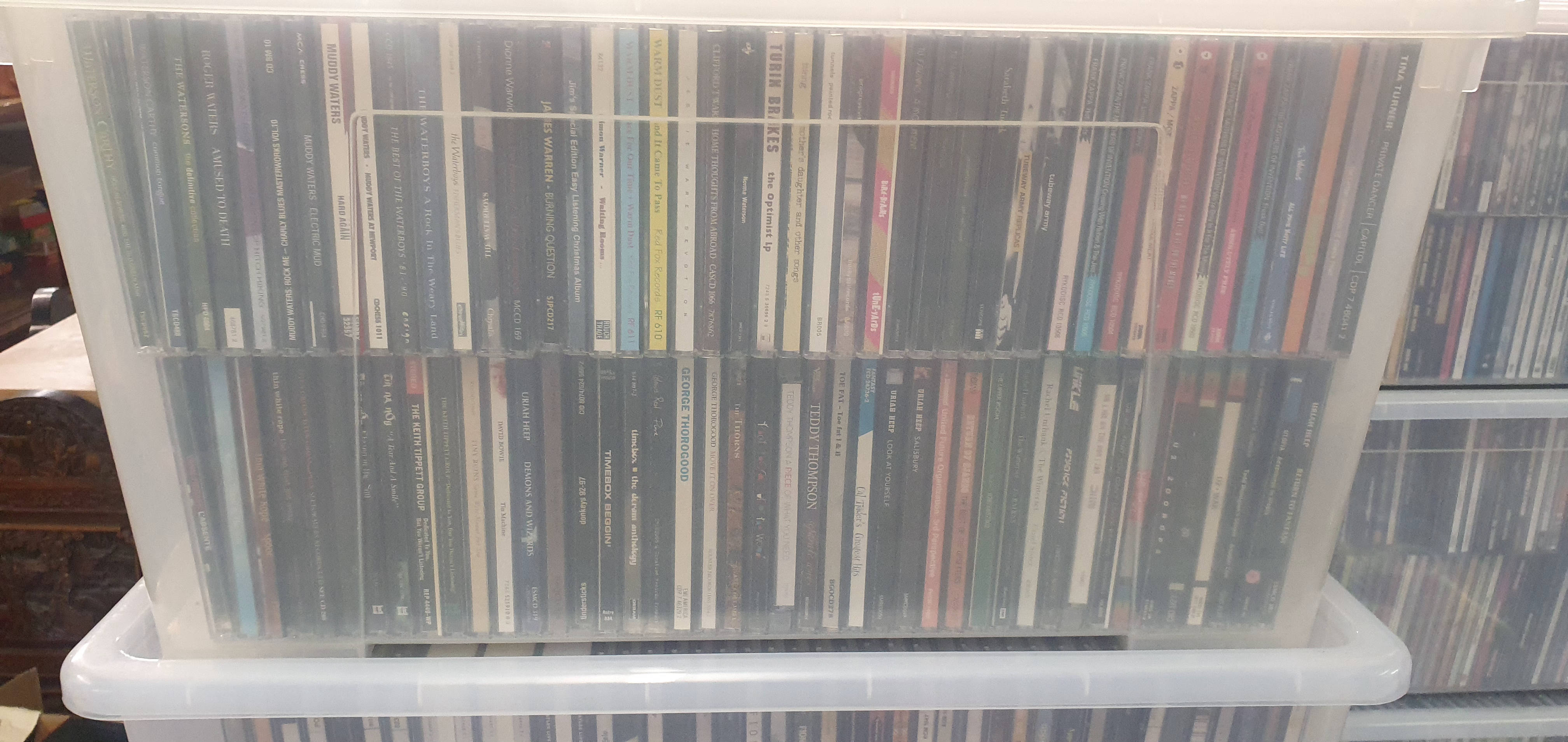 LARGE COLLECTION OF APPROXIMATELY 200 MUSIC CD'S