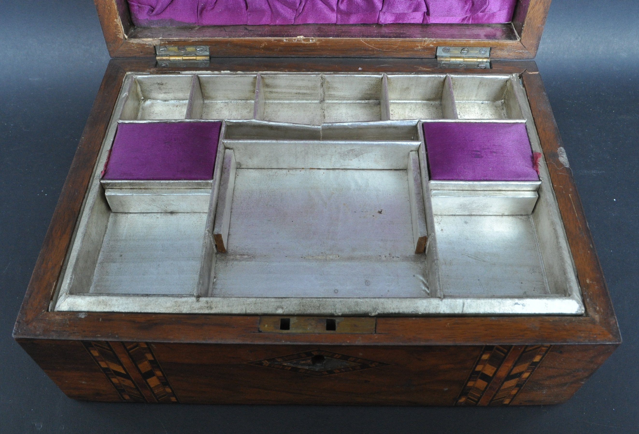 19TH CENTURY VICTORIAN WALNUT JEWELLERY BOX - Image 2 of 7