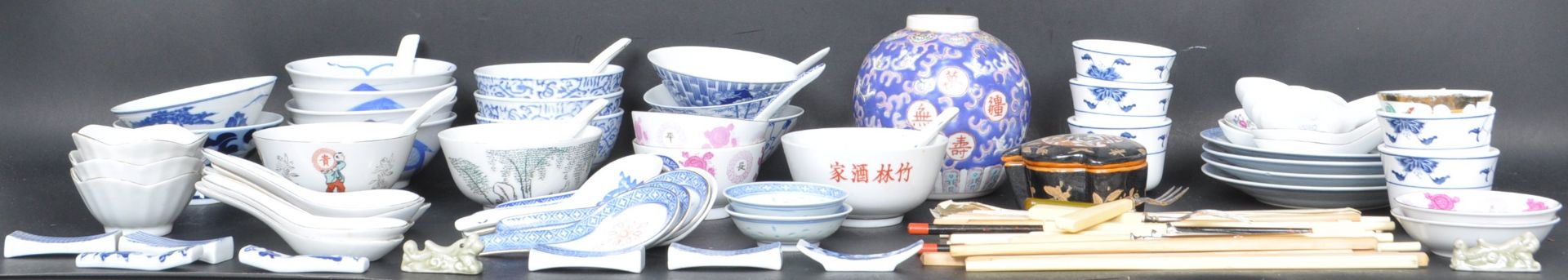 LARGE COLLECTION OF MID 20TH CENTURY CHINESE PORCELAIN