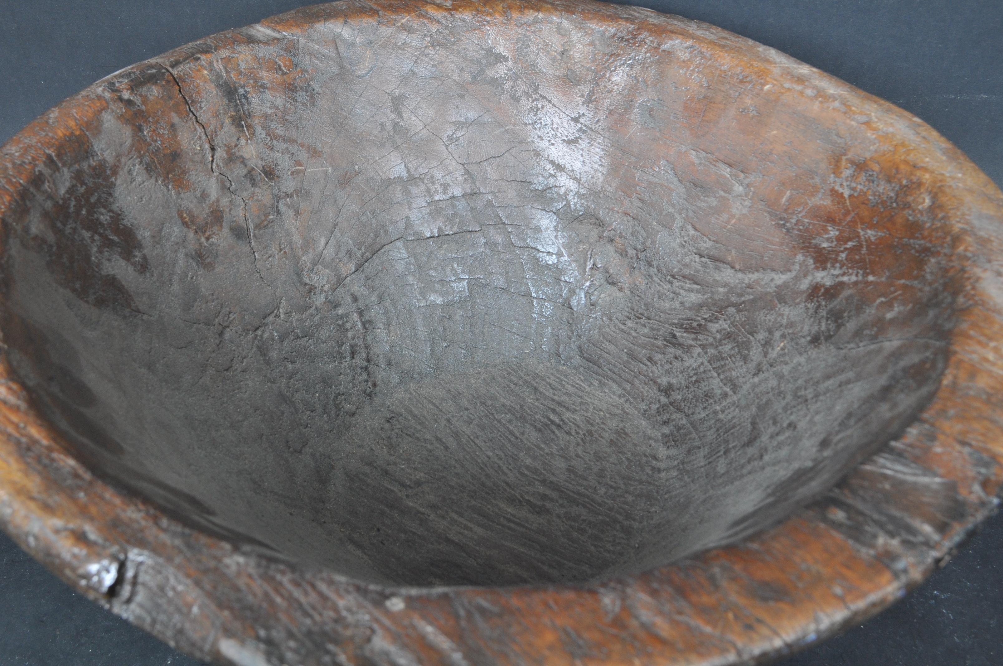 LARGE EARLY 20TH CENTURY CARVED WOODEN BOWL - Image 6 of 10