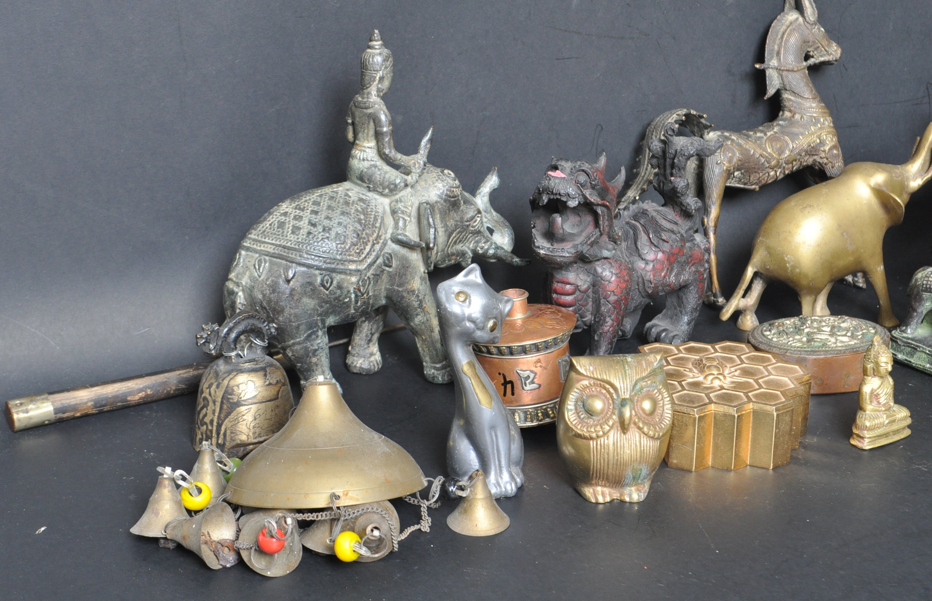 LARGE COLLECTION OF BRASS WARE AND HINDU FIGURINES - Image 2 of 9