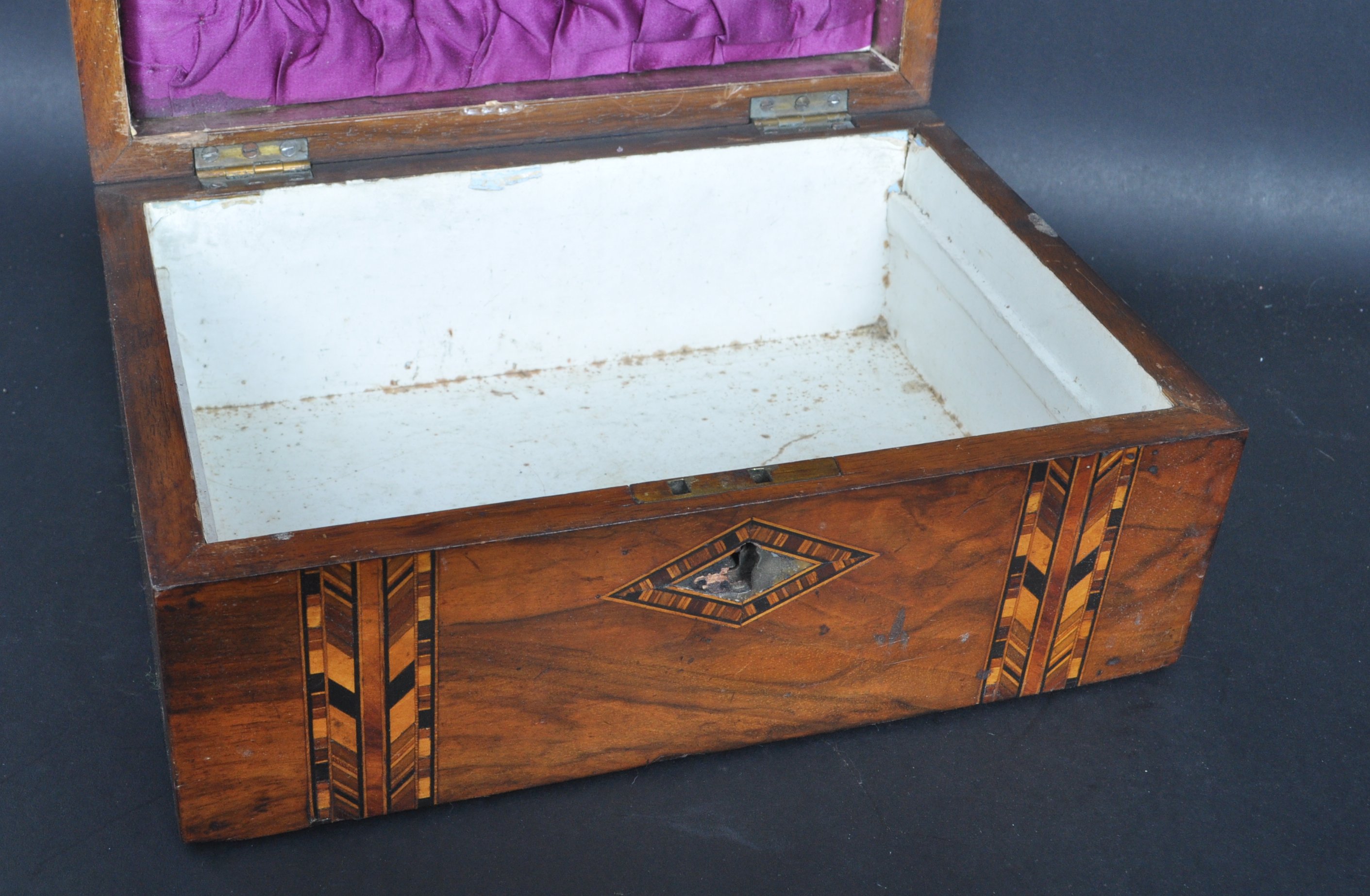 19TH CENTURY VICTORIAN WALNUT JEWELLERY BOX - Image 7 of 7