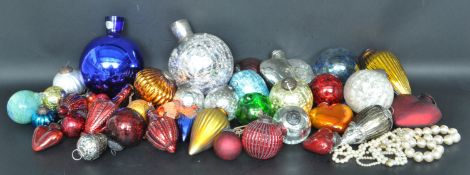 LARGE COLLECTION OF VINTAGE CHRISTMAS BALLS