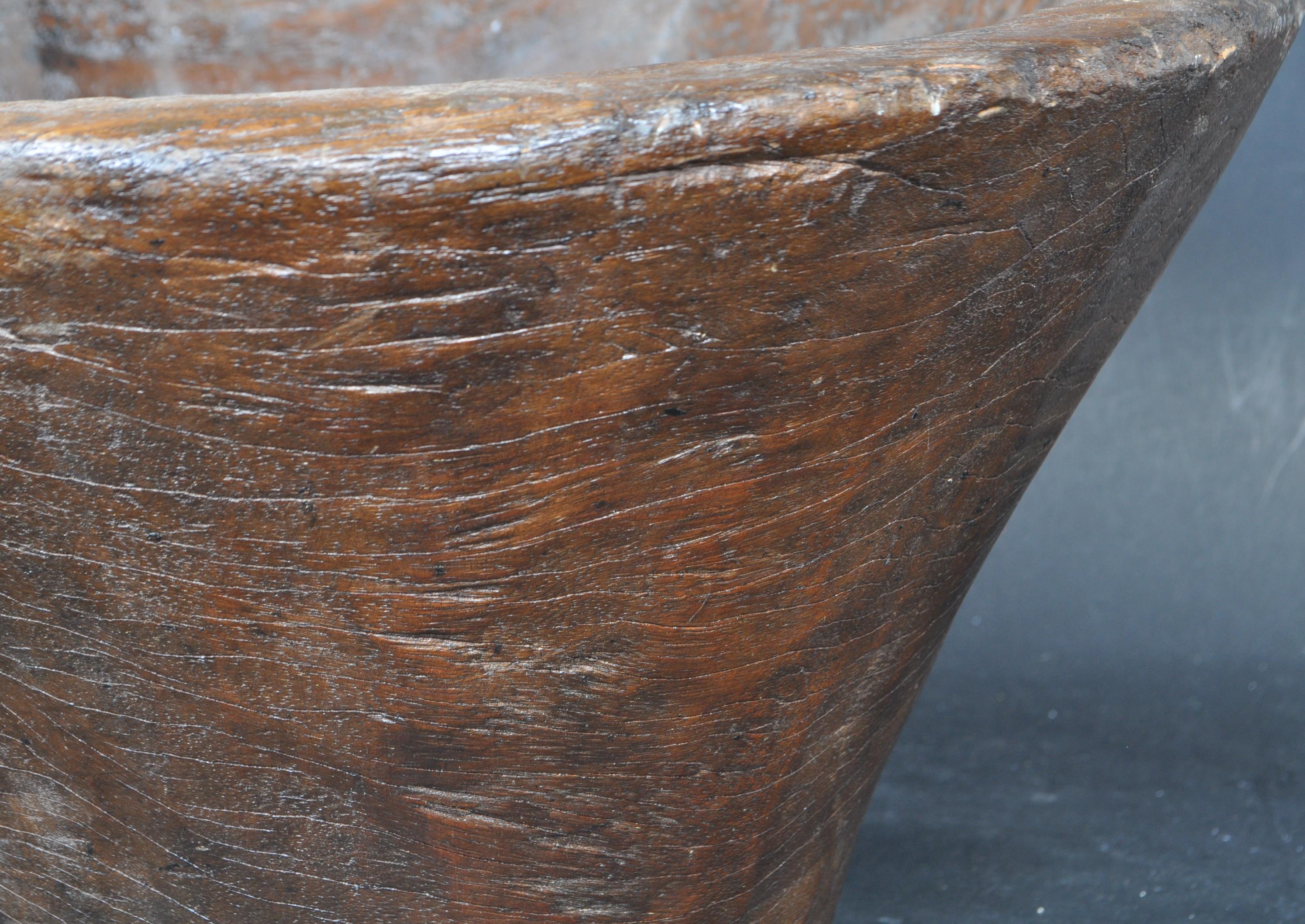 LARGE EARLY 20TH CENTURY CARVED WOODEN BOWL - Image 8 of 10