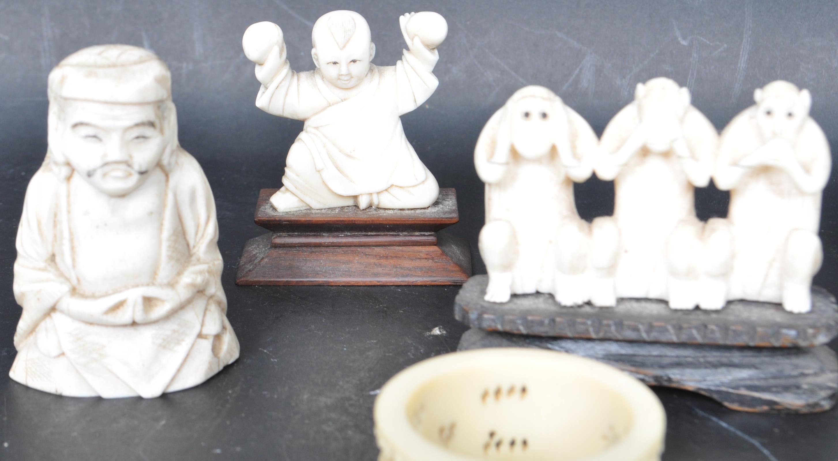 COLLECTION OF EARLY 20TH CENTURY CHINESE ORIENTAL IVORY FIGURINES - Image 3 of 7