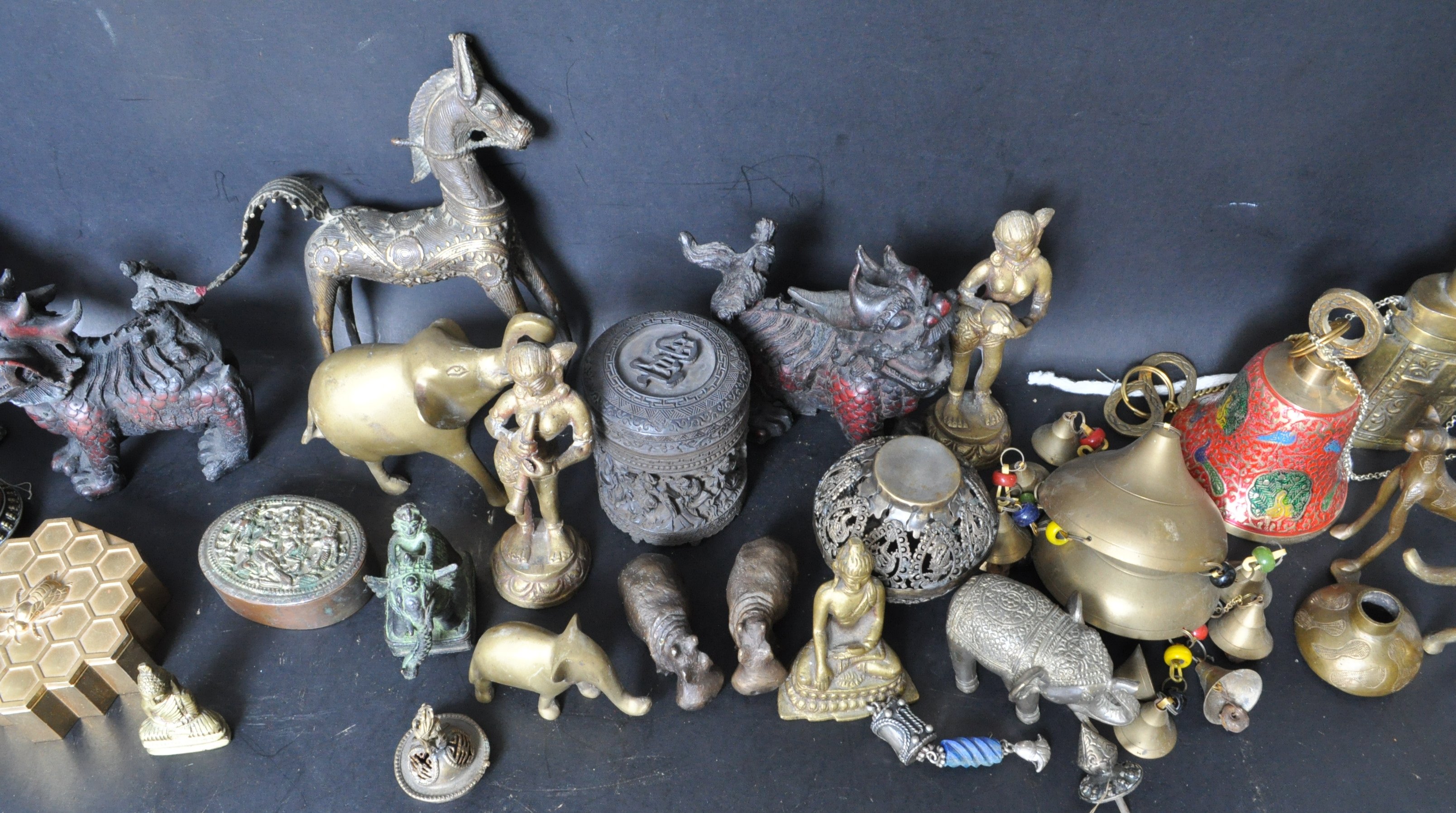 LARGE COLLECTION OF BRASS WARE AND HINDU FIGURINES - Image 6 of 9