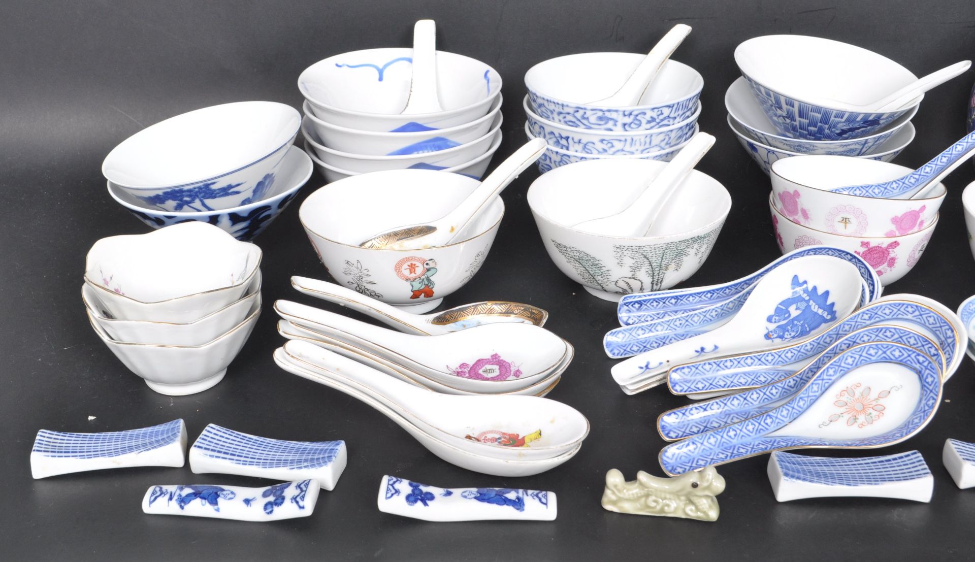 LARGE COLLECTION OF MID 20TH CENTURY CHINESE PORCELAIN - Image 2 of 14