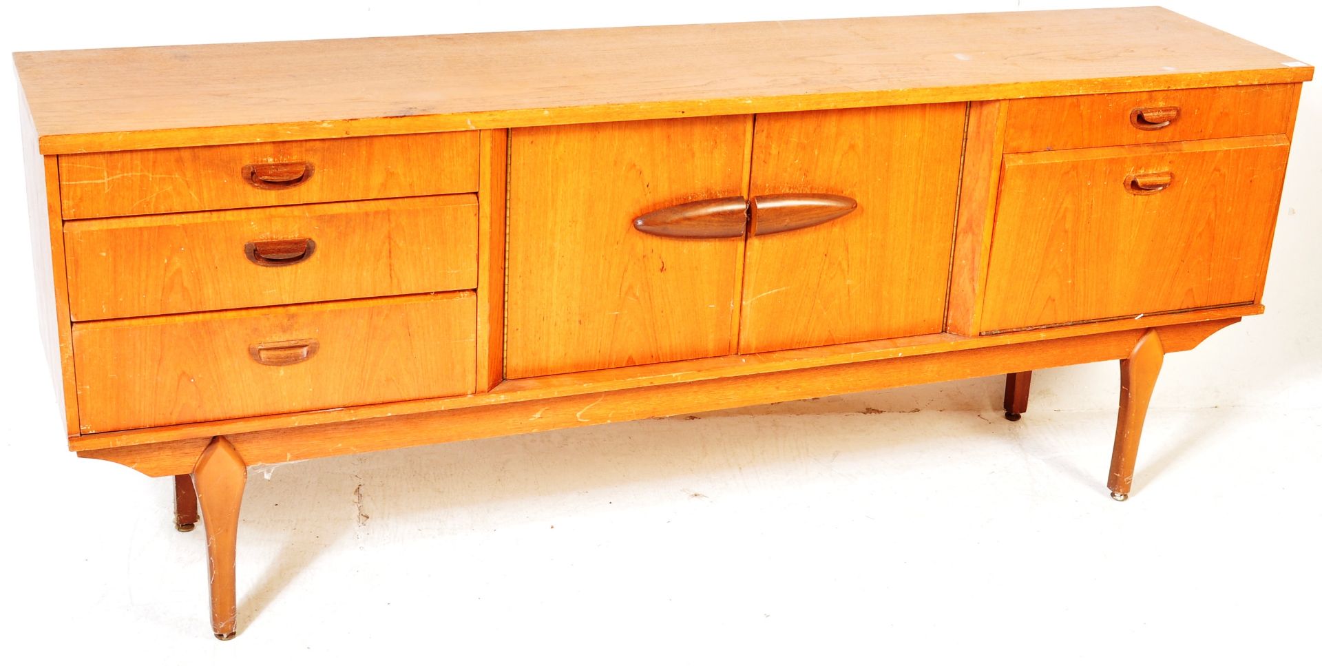 MID 20TH CENTURY TEAK WOOD SIDEBOARD CREDENZA - Image 2 of 9