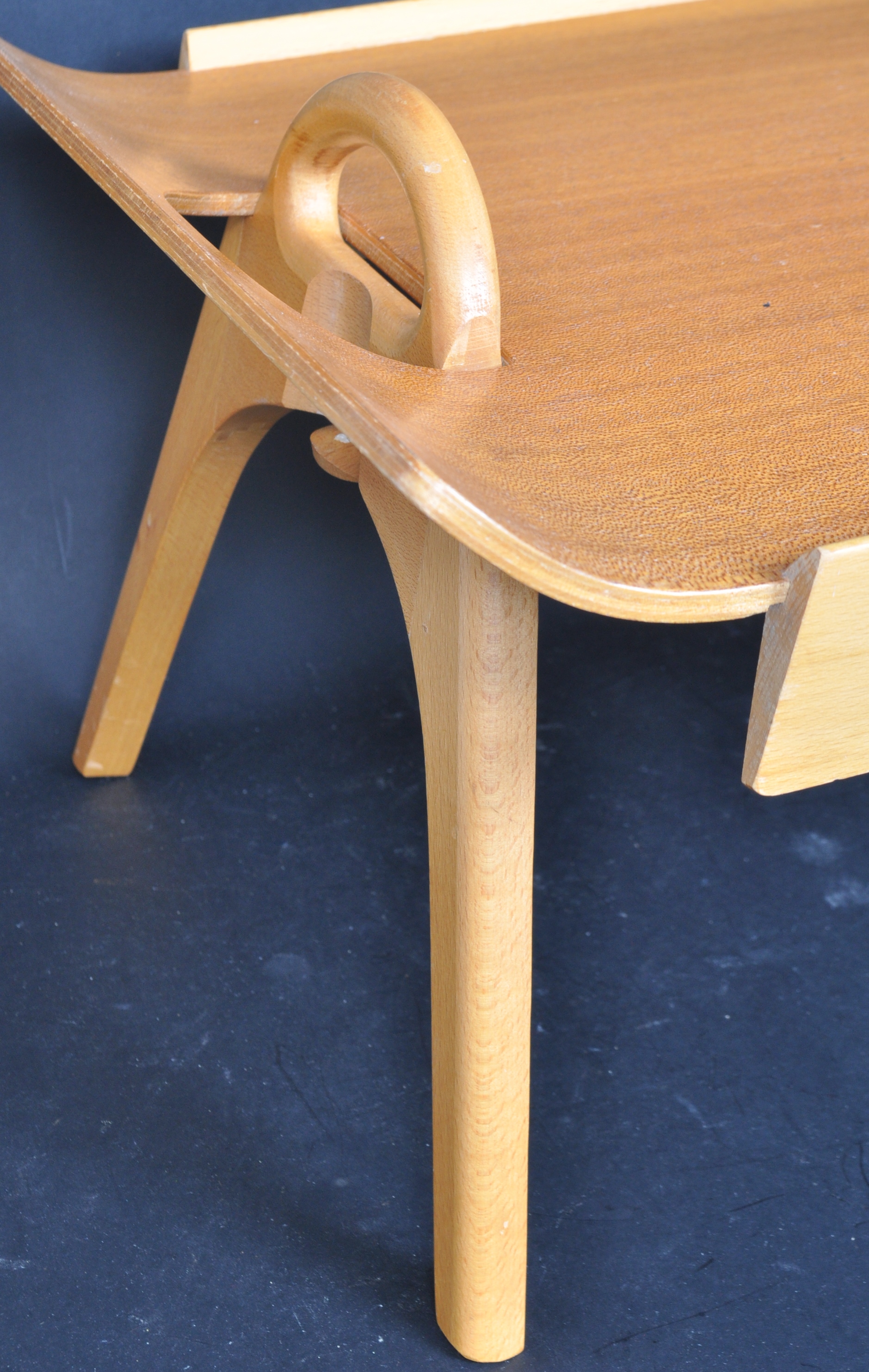 RETRO VINTAGE MID 20TH CENTURY CIRCA 1960S TEAK WOOD FOLDING TRAY BY CENTURION - Image 3 of 6