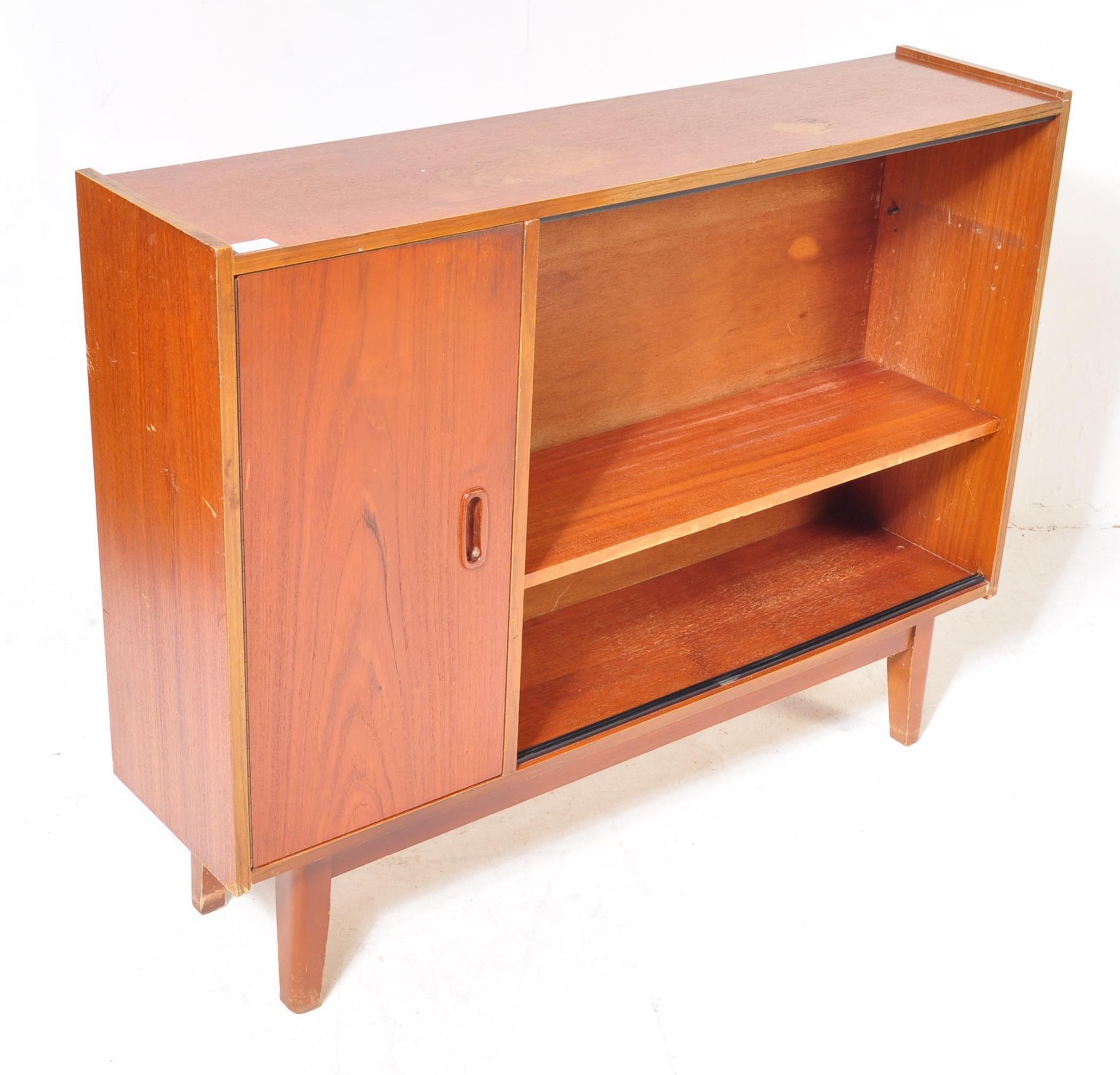 MID CENTURY RETRO TEAK WOOD BOOKCASE DISPLAY CABINET - Image 2 of 5