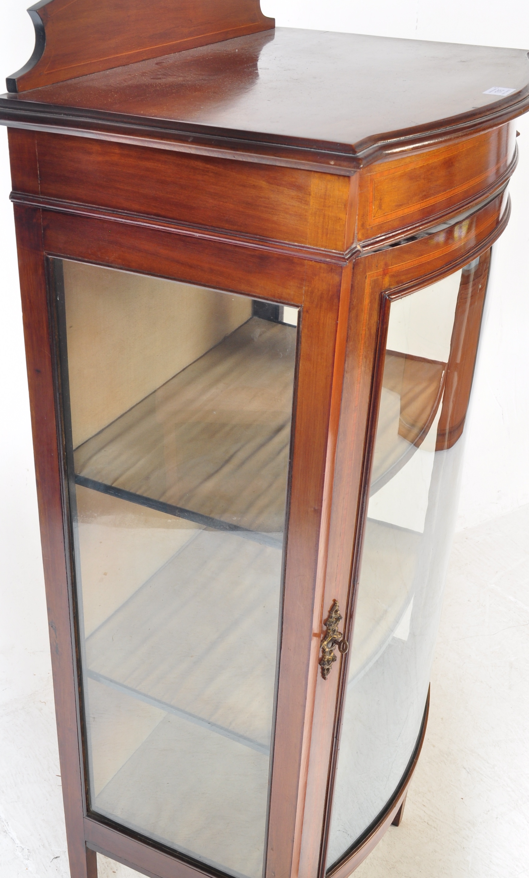 EARLY 20TH CENTURY EDWARDIAN MAHOGANY BOW FRONTED BOOKCASE CABINET - Image 5 of 7