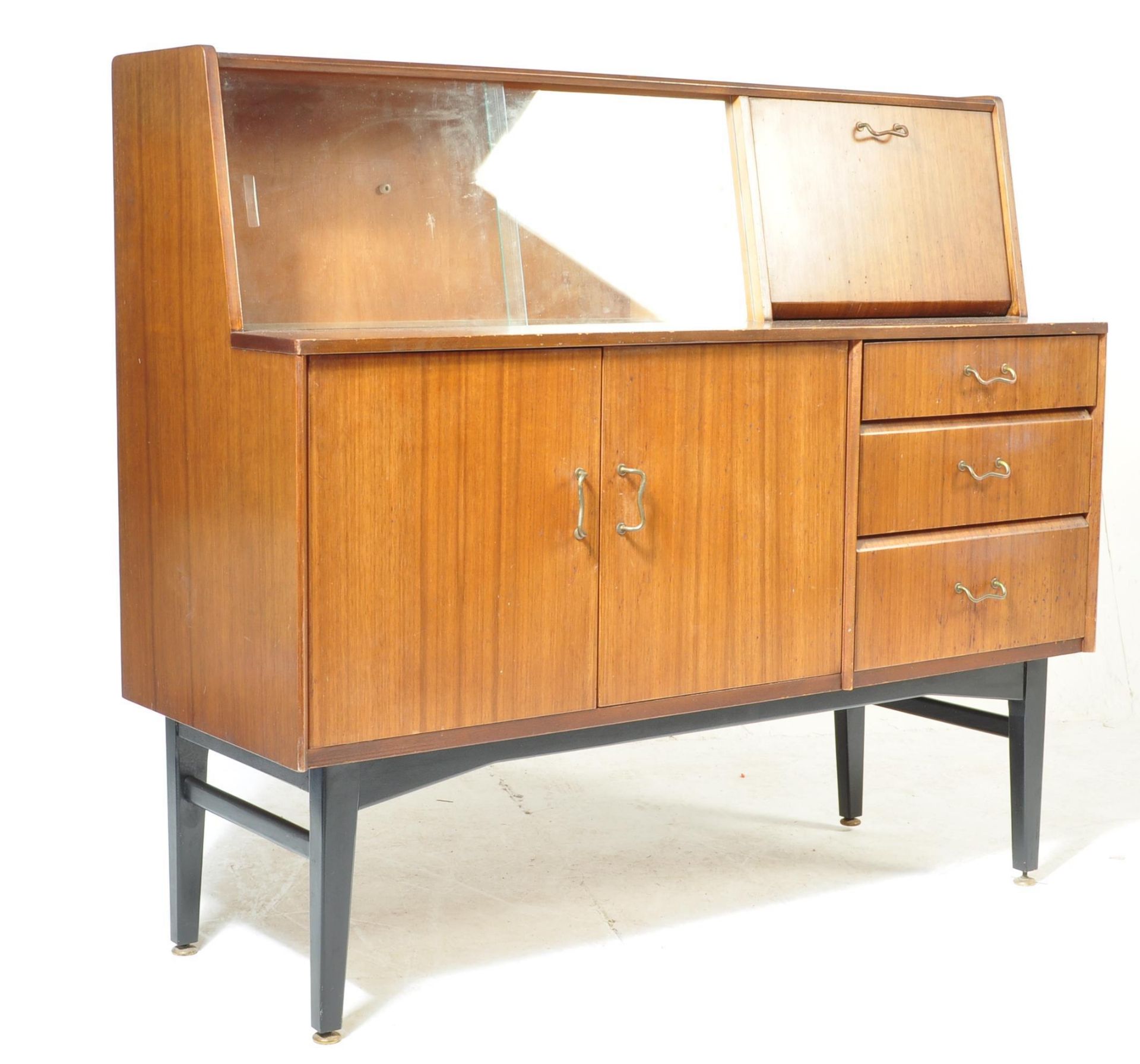 MID CENTURY TEAK WOOD HIGHBOARD / SIDEBOARD CREDENZA