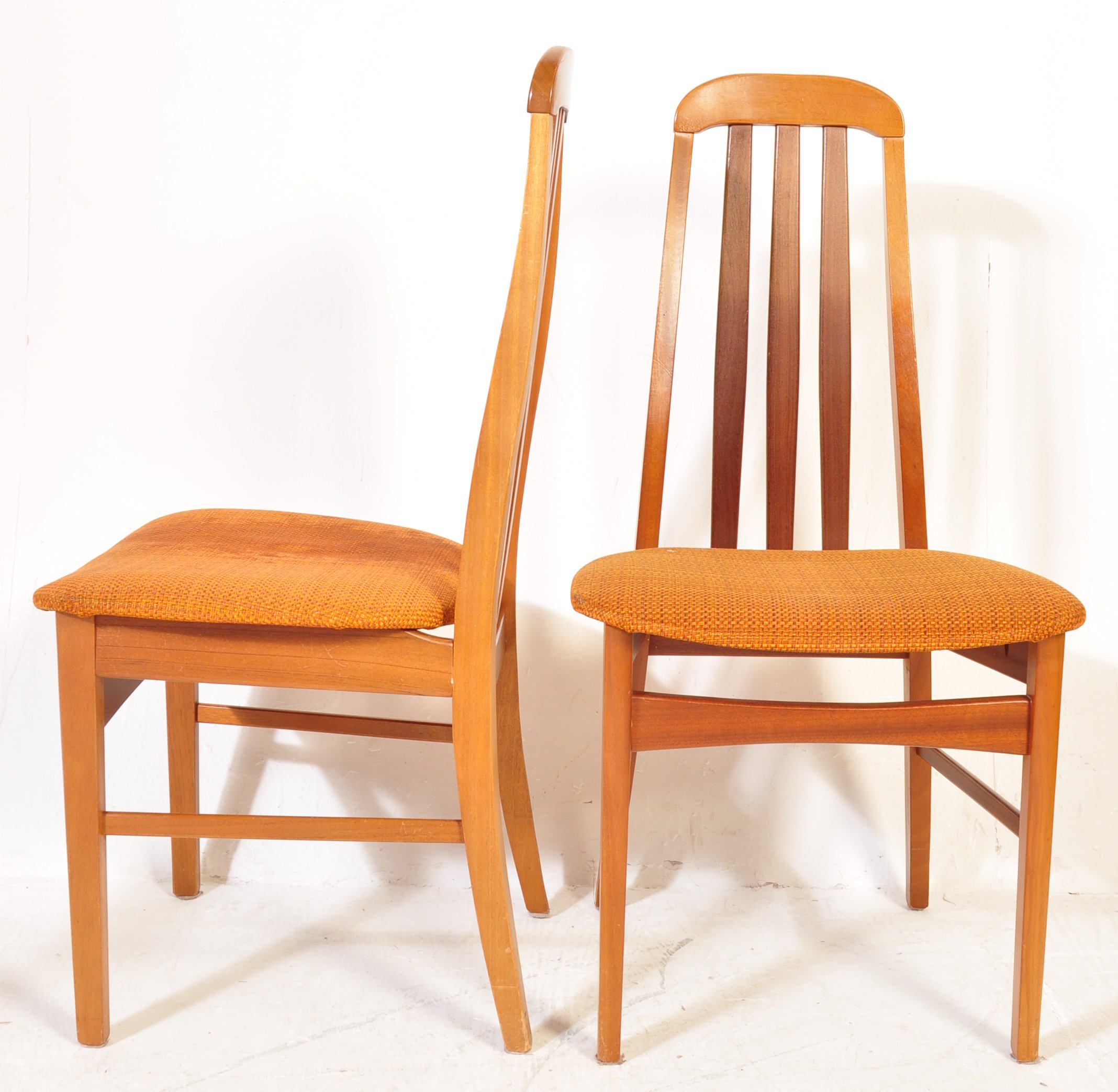 1970’S TEAK WOOD EXTENDING DINING TABLE AND FOUR CHAIRS - Image 8 of 9