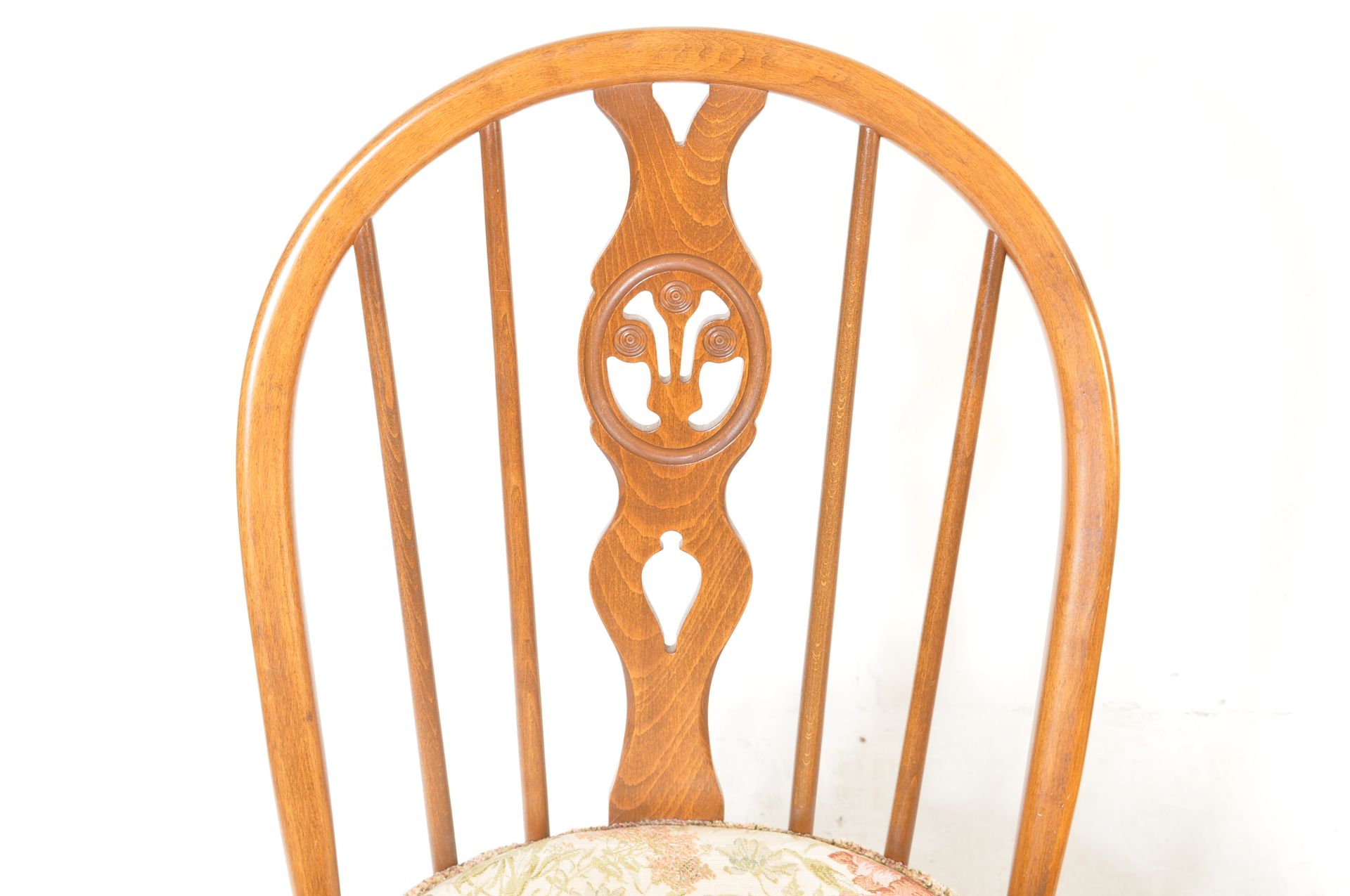 ERCOL FURNITURE - FLEUR DE LYS DINING ROOM SUITE - Image 7 of 8