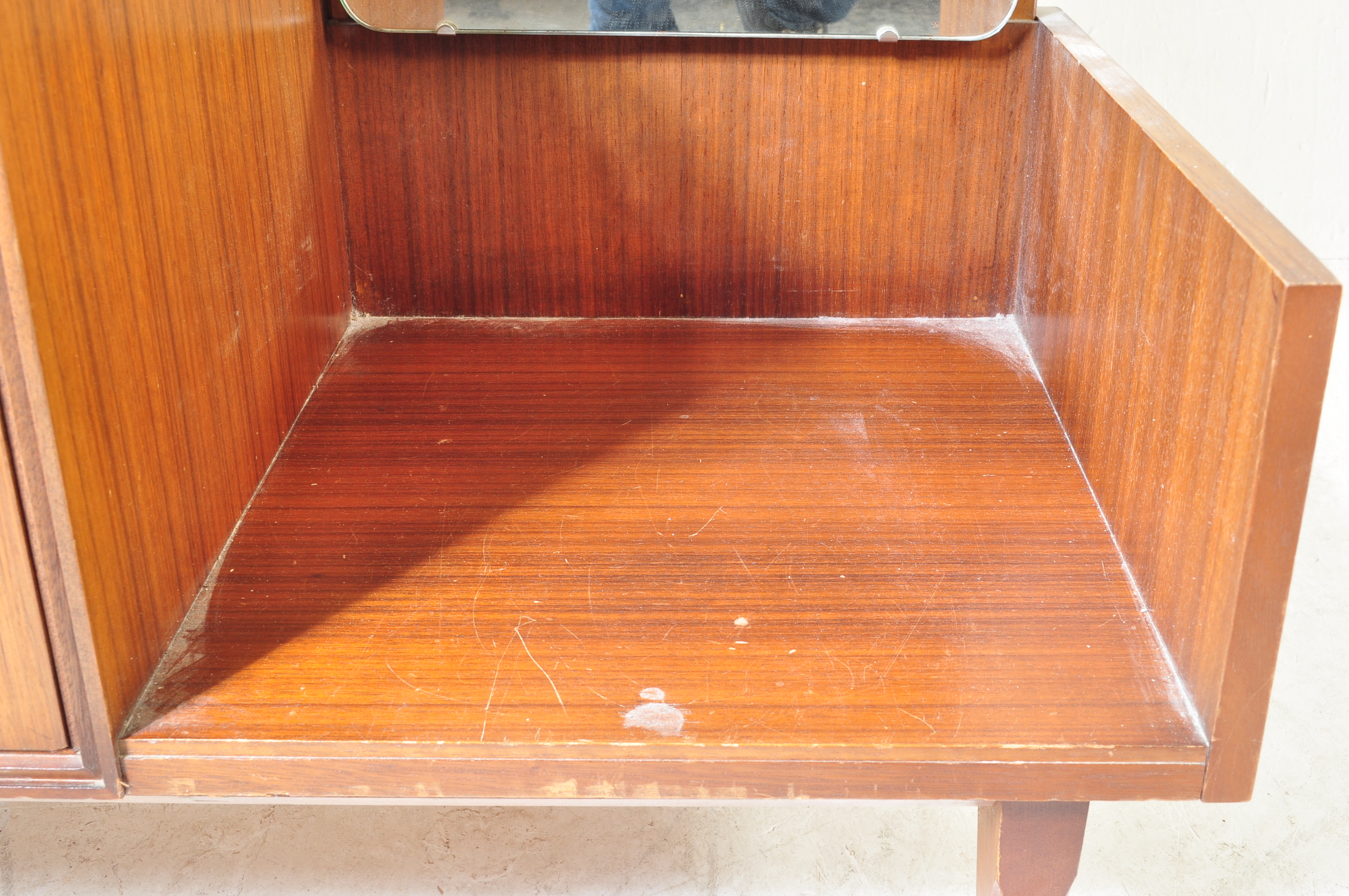 MID CENTURY TEAK WOOD DRESSING TABLE CHEST BY MEREDEW - Image 4 of 7