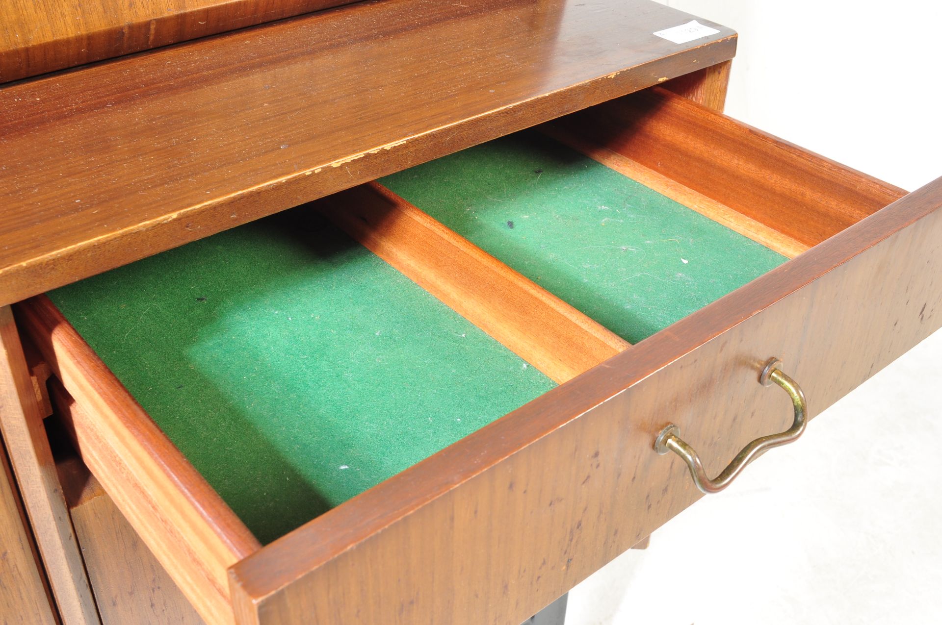 MID CENTURY TEAK WOOD HIGHBOARD / SIDEBOARD CREDENZA - Image 5 of 10