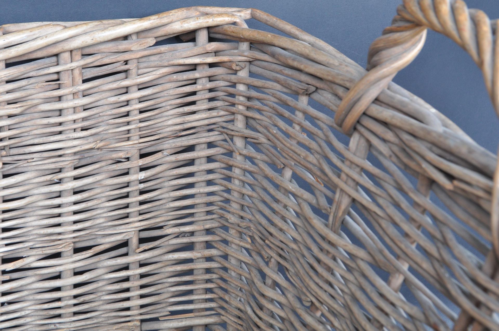 VINTAGE LATE 20TH CENTURY WICKER BASKET - Image 2 of 5