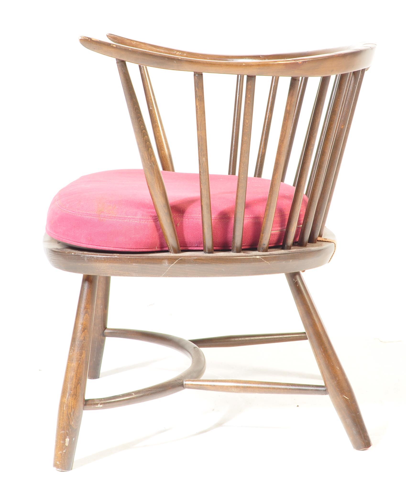 1960’S COWHORN SHAPE ELM ERCOL WINDSOR CHAIR / ARMCHAIR - Image 5 of 6
