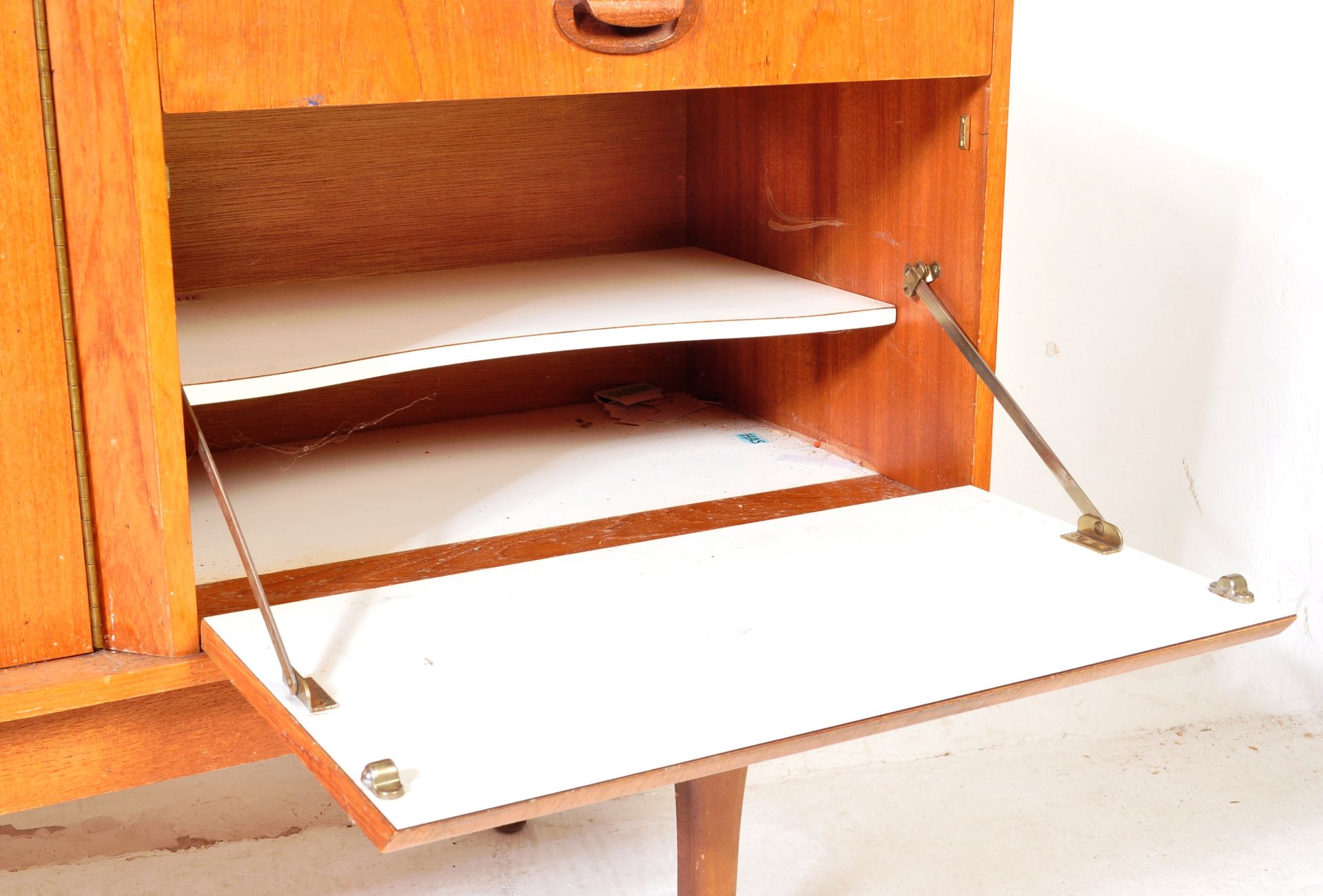 MID 20TH CENTURY TEAK WOOD SIDEBOARD CREDENZA - Image 7 of 9