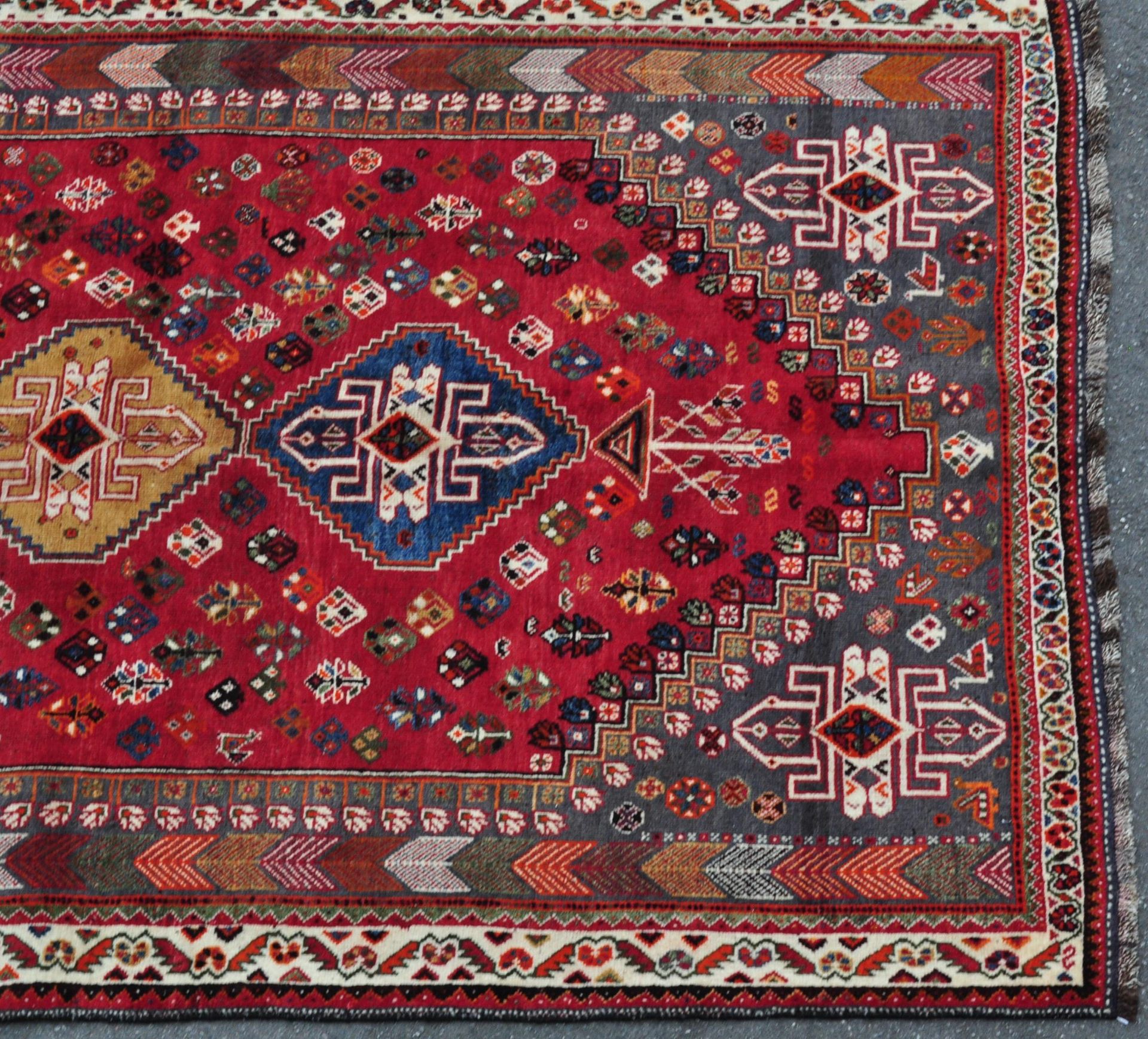 EARLY 20TH CENTURY WOOL ON WOOL HAND KNOTTED PERSIAN ISLAMIC QASHGAI RUG - Bild 3 aus 4