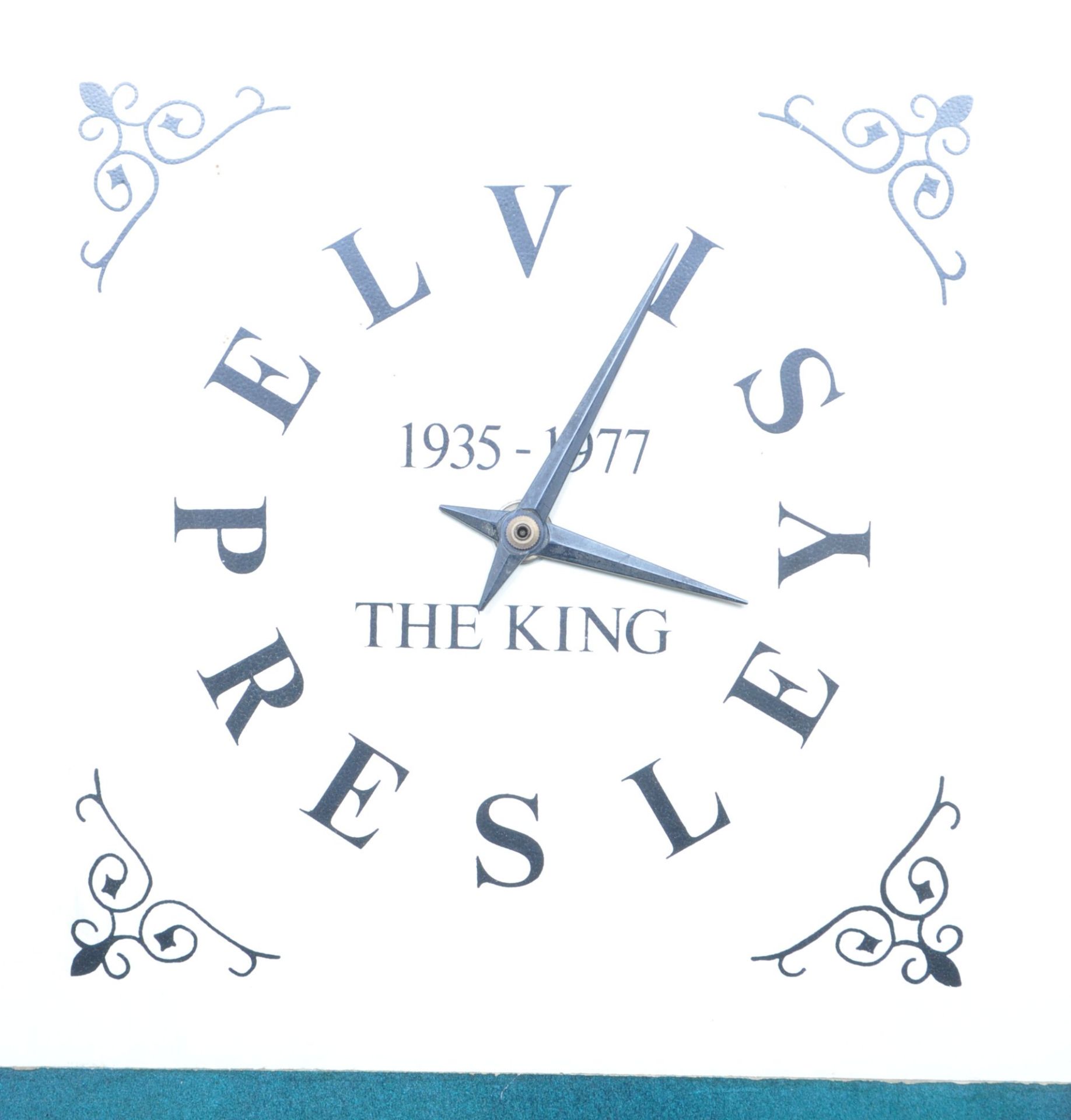 RETRO VINTAGE LATE 20TH CENTURY ELVIS WALL CLOCK - Image 3 of 5