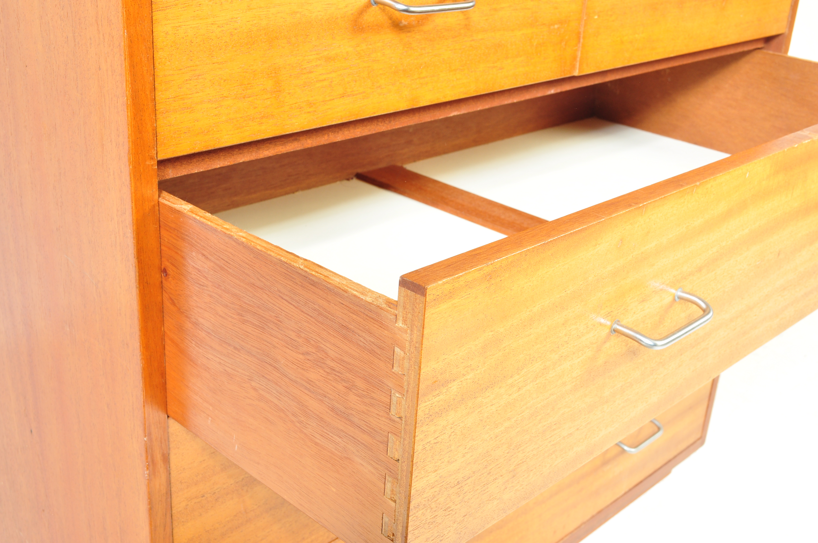 A MID 20TH CENTURY AIR MINISTRY REMPLOY CHEST OF DRAWERS. - Image 5 of 6