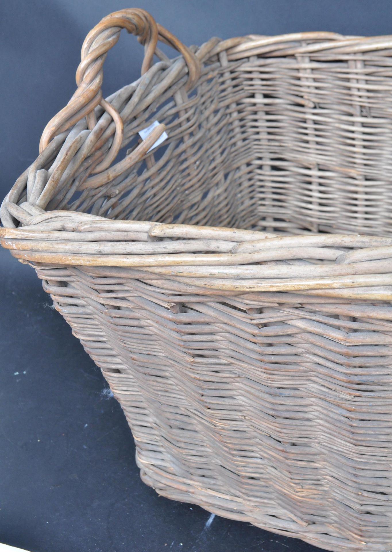 VINTAGE LATE 20TH CENTURY WICKER BASKET - Image 3 of 5