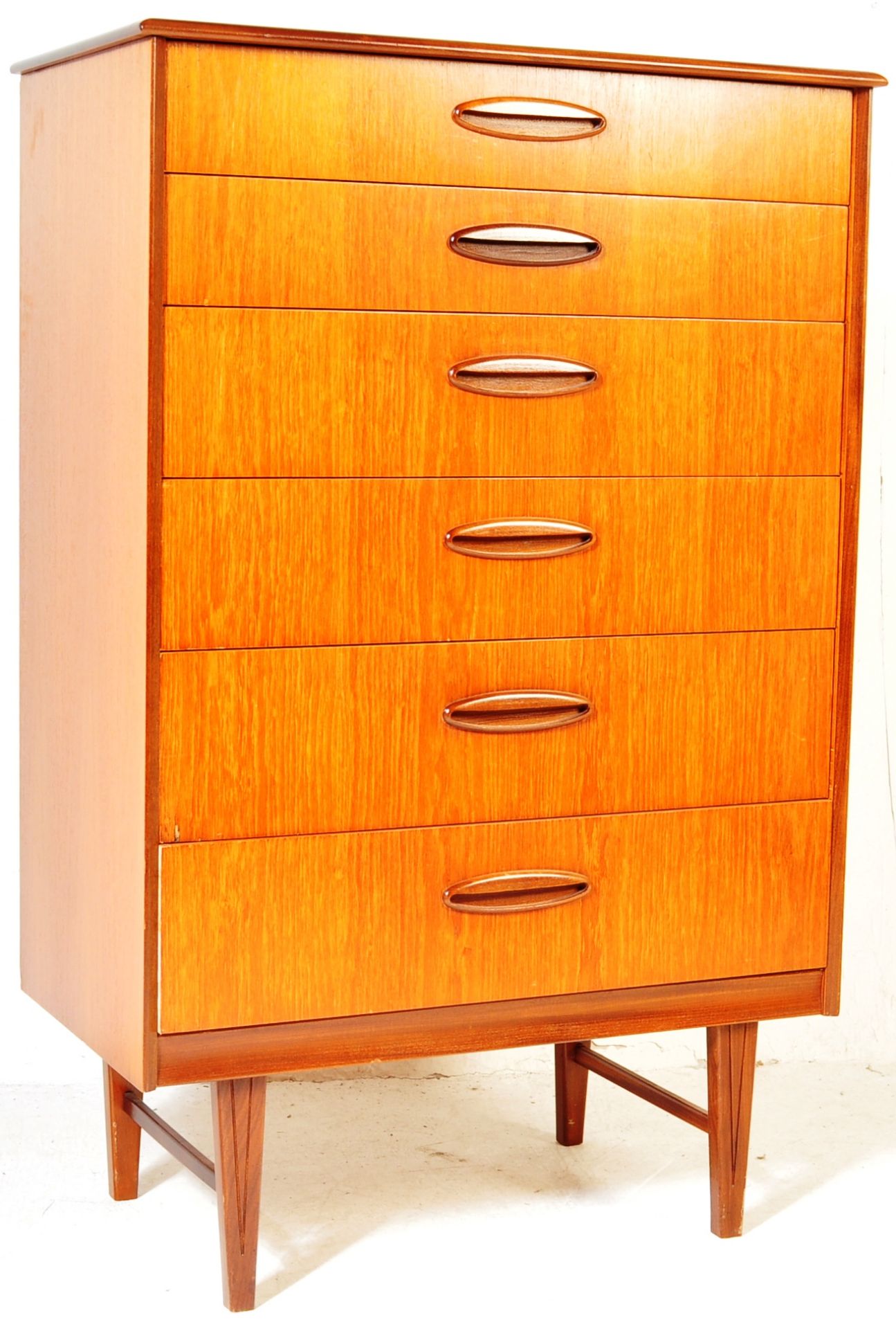 MID 20TH CENTURY TEAK CHEST OF DRAWERS