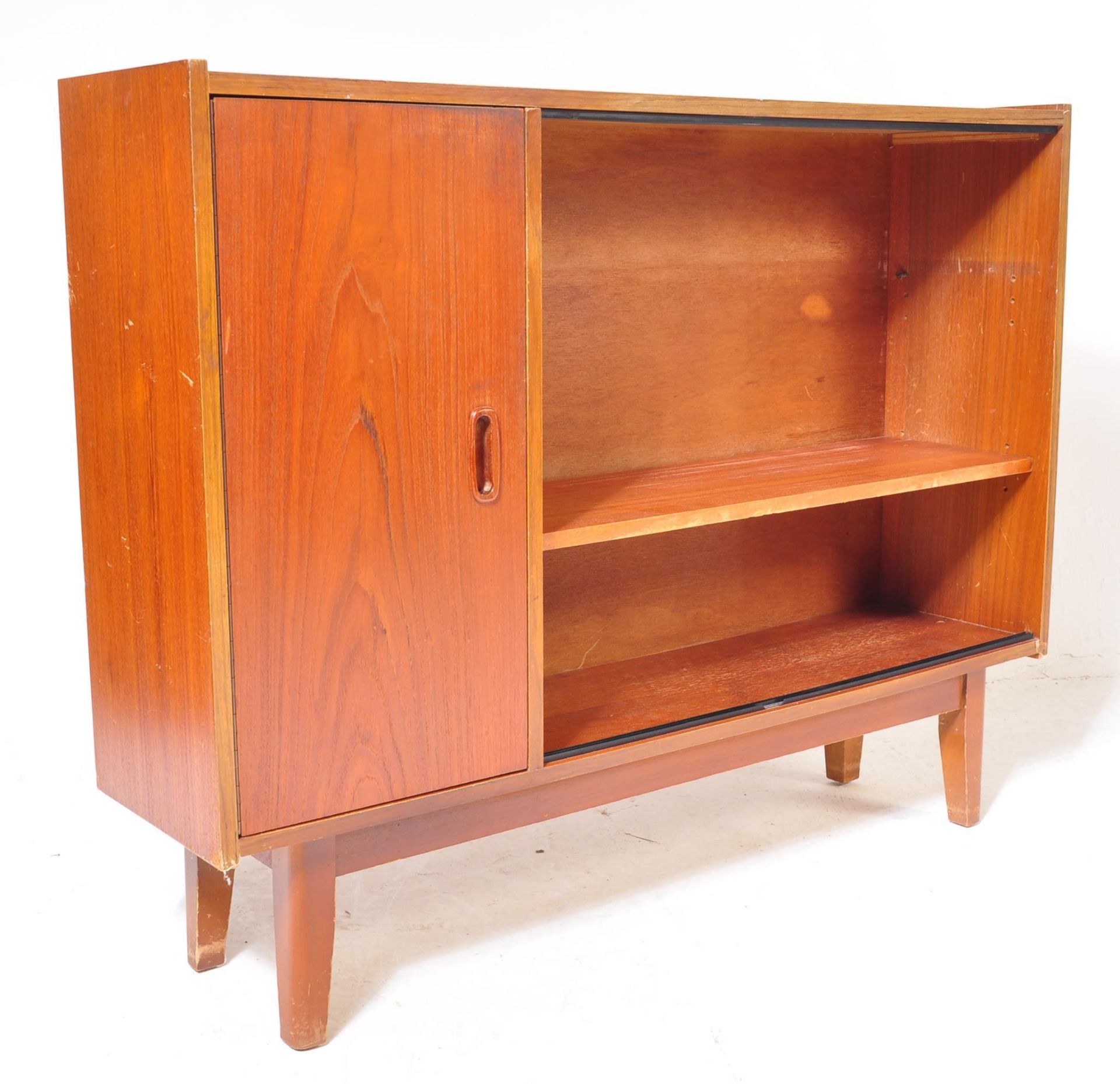 MID CENTURY RETRO TEAK WOOD BOOKCASE DISPLAY CABINET