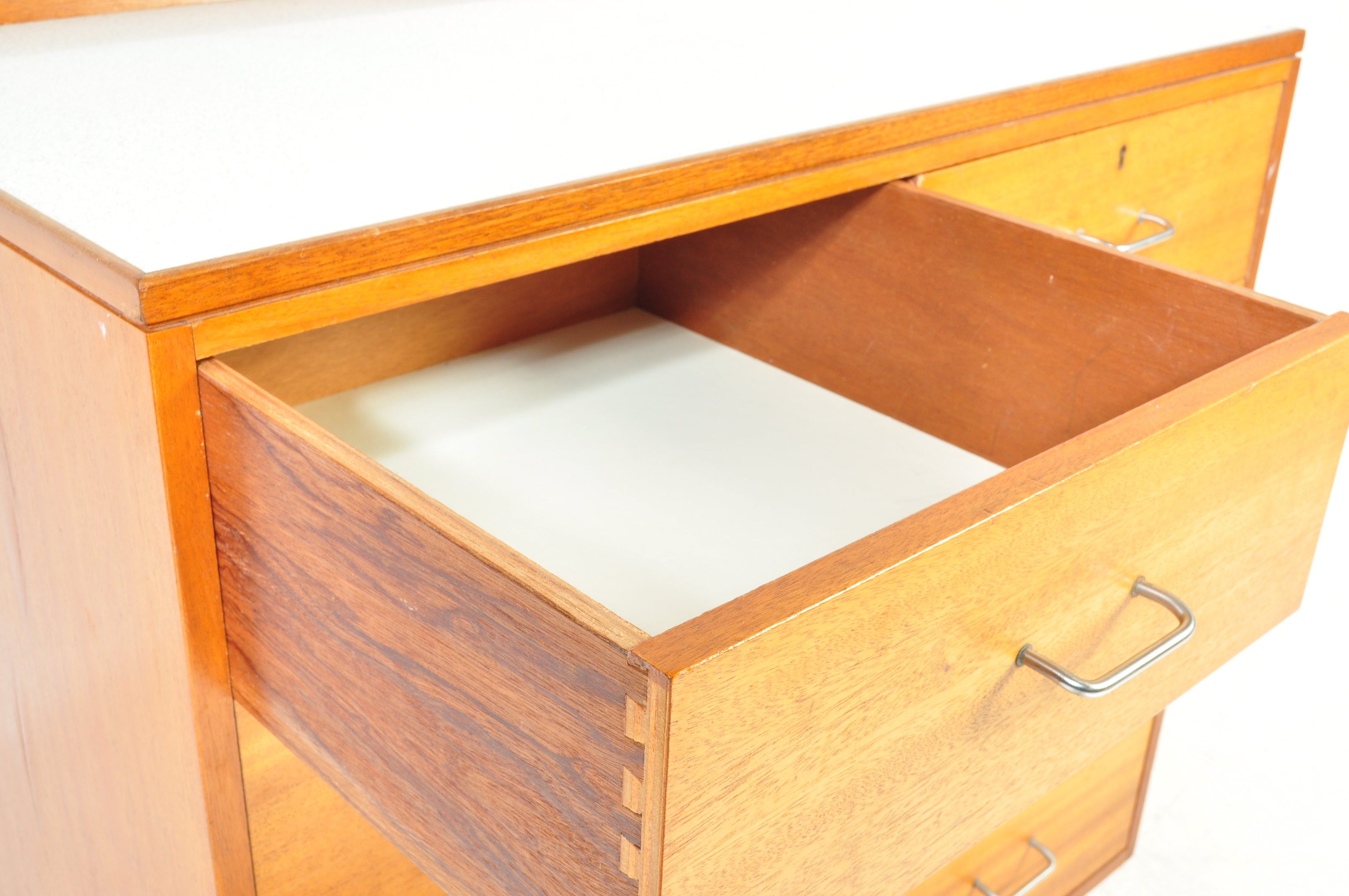 A MID 20TH CENTURY AIR MINISTRY REMPLOY CHEST OF DRAWERS. - Image 4 of 6