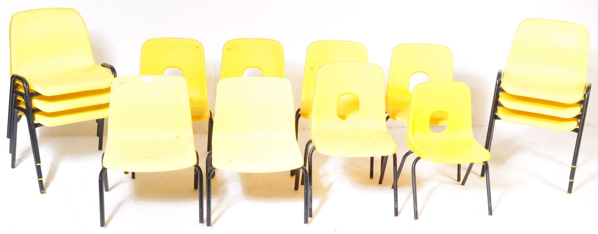 SET OF VINTAGE RETRO 20TH CENTURY METAL AND PLASTIC CHILDREN CHAIRS - Image 2 of 7