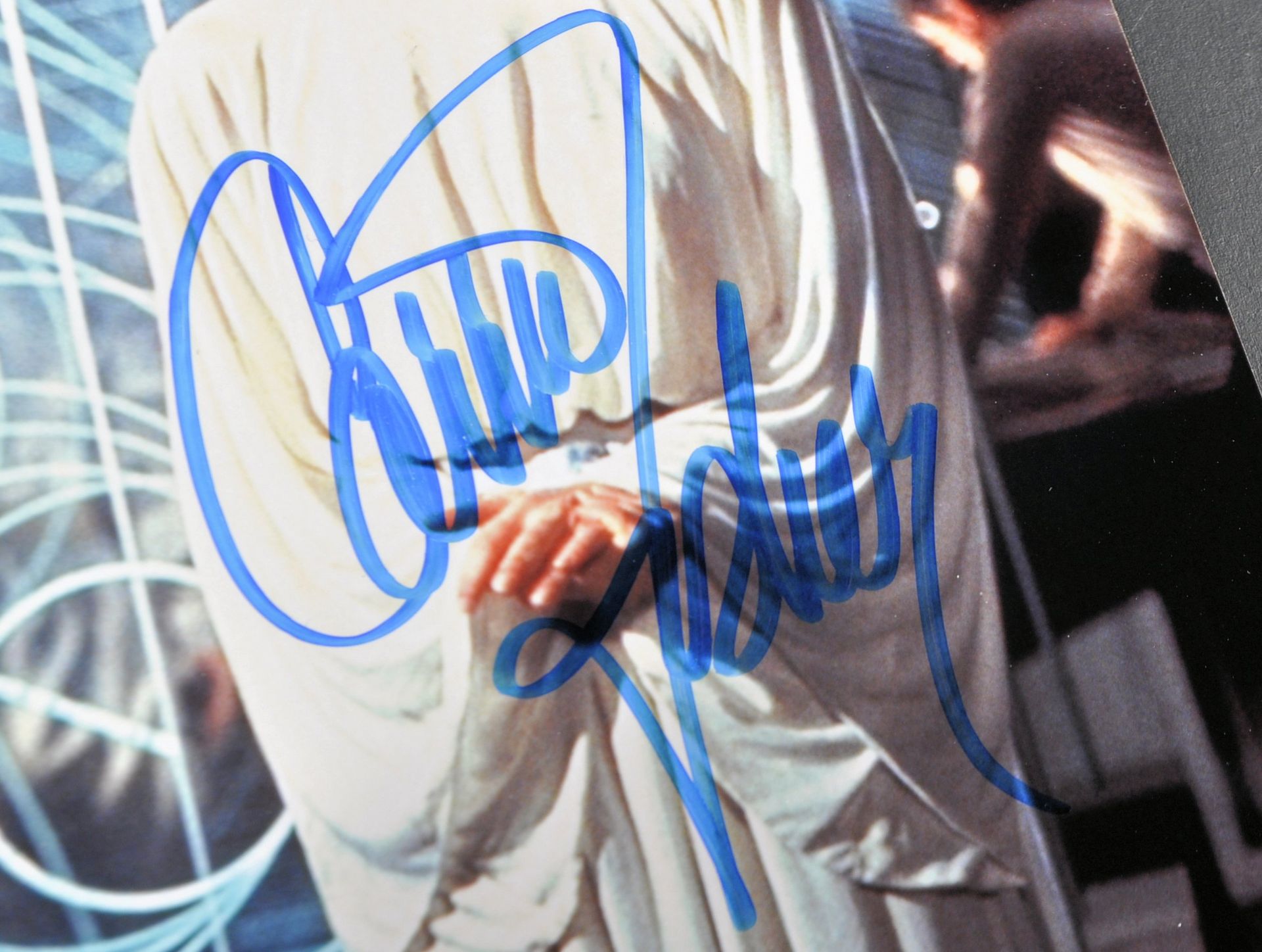 STAR WARS - CARRIE FISHER (1956-2016) - OFFICIAL SIGNED 8X10" PHOTO - Image 2 of 2