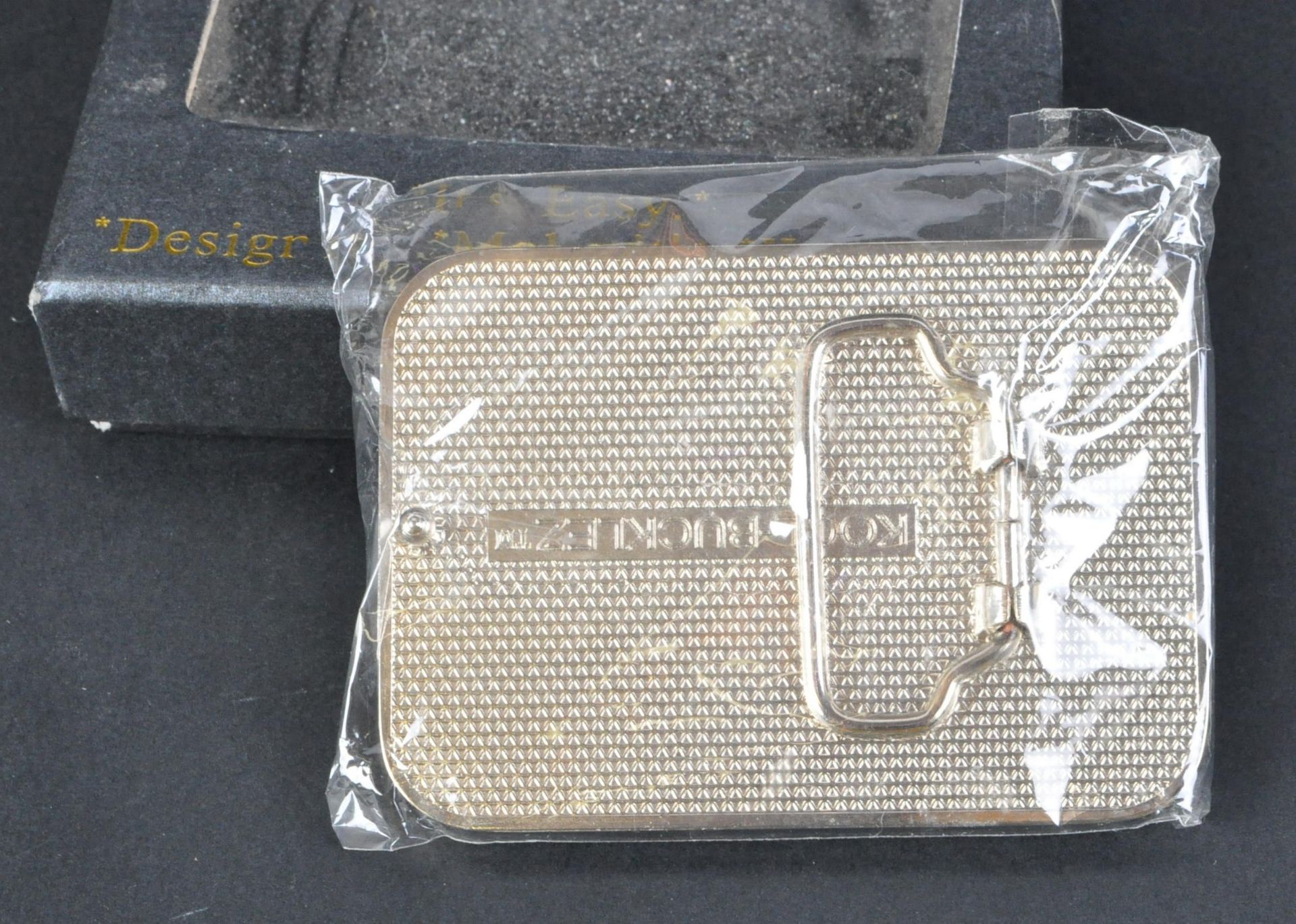ESTATE OF DAVE PROWSE - FAN GIFT PICTURE BELT BUCKLE - Image 3 of 4